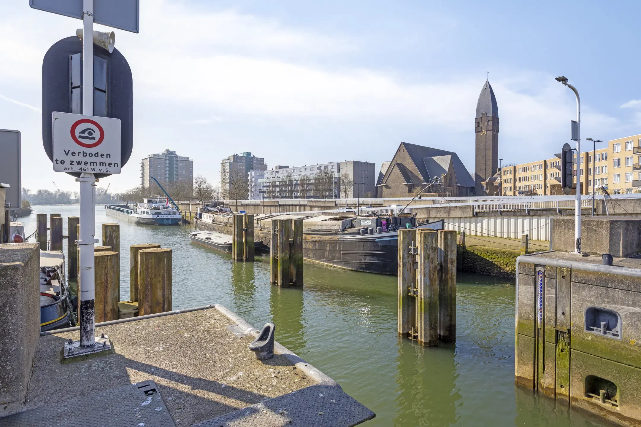 Motorschip 'Gigant' te Schiedam