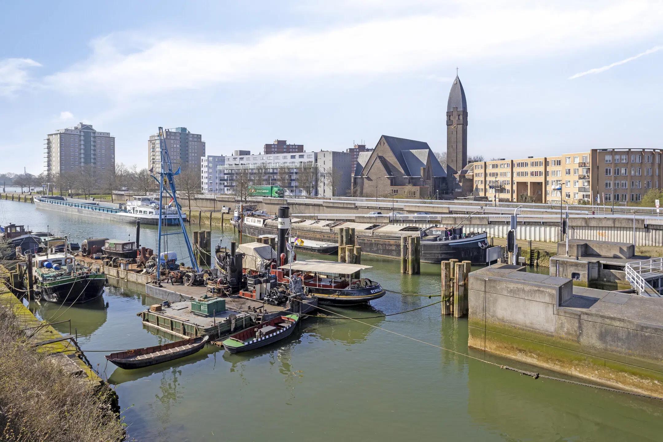 Motorschip 'Gigant' te Schiedam