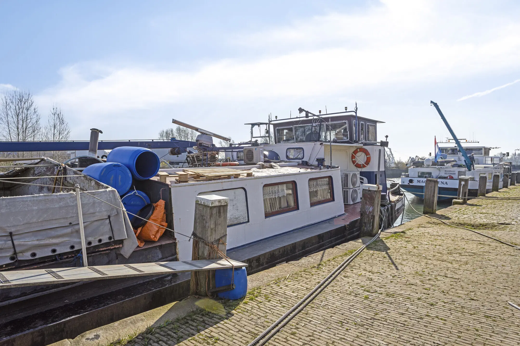 Motorschip 'Gigant' te Schiedam