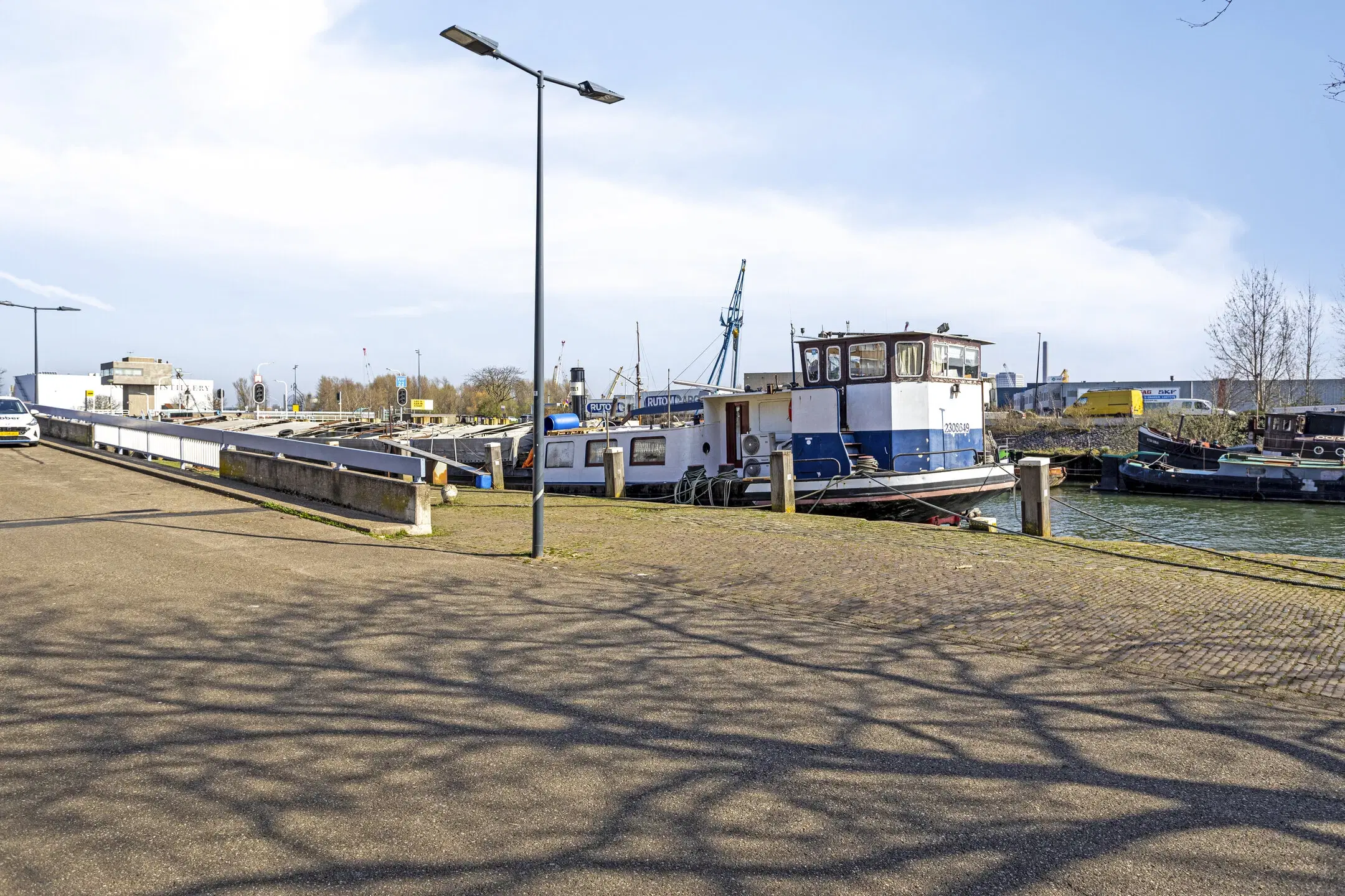 Motorschip 'Gigant' te Schiedam