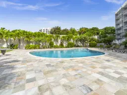 Lobby / Kantoor (A-3) gelegen in Tower Building van Rainbow Beach Club te Cupecoy (Sint Maarten)