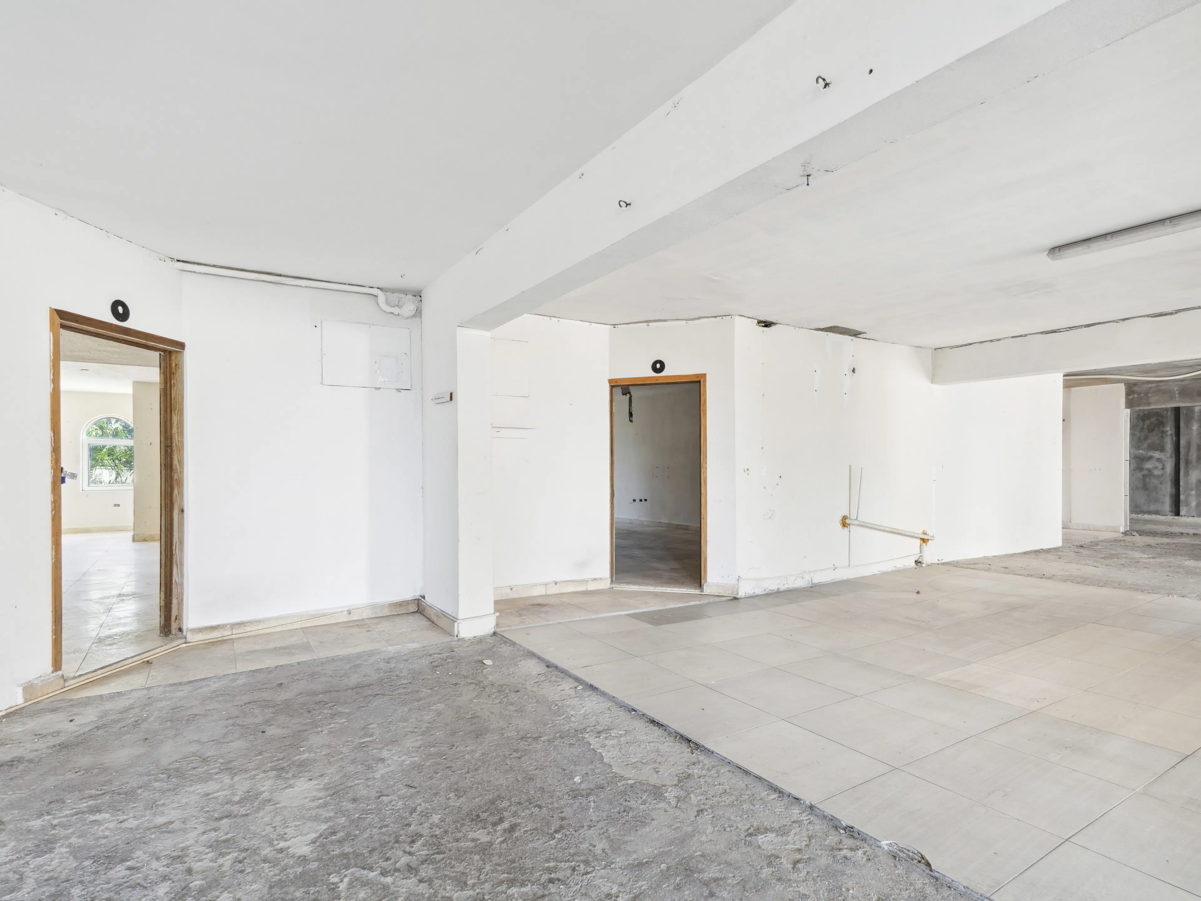 3 parking studio apartment units (A-13) gelegen in Tower Building van Rainbow Beach Club te Cupecoy (Sint Maarten)