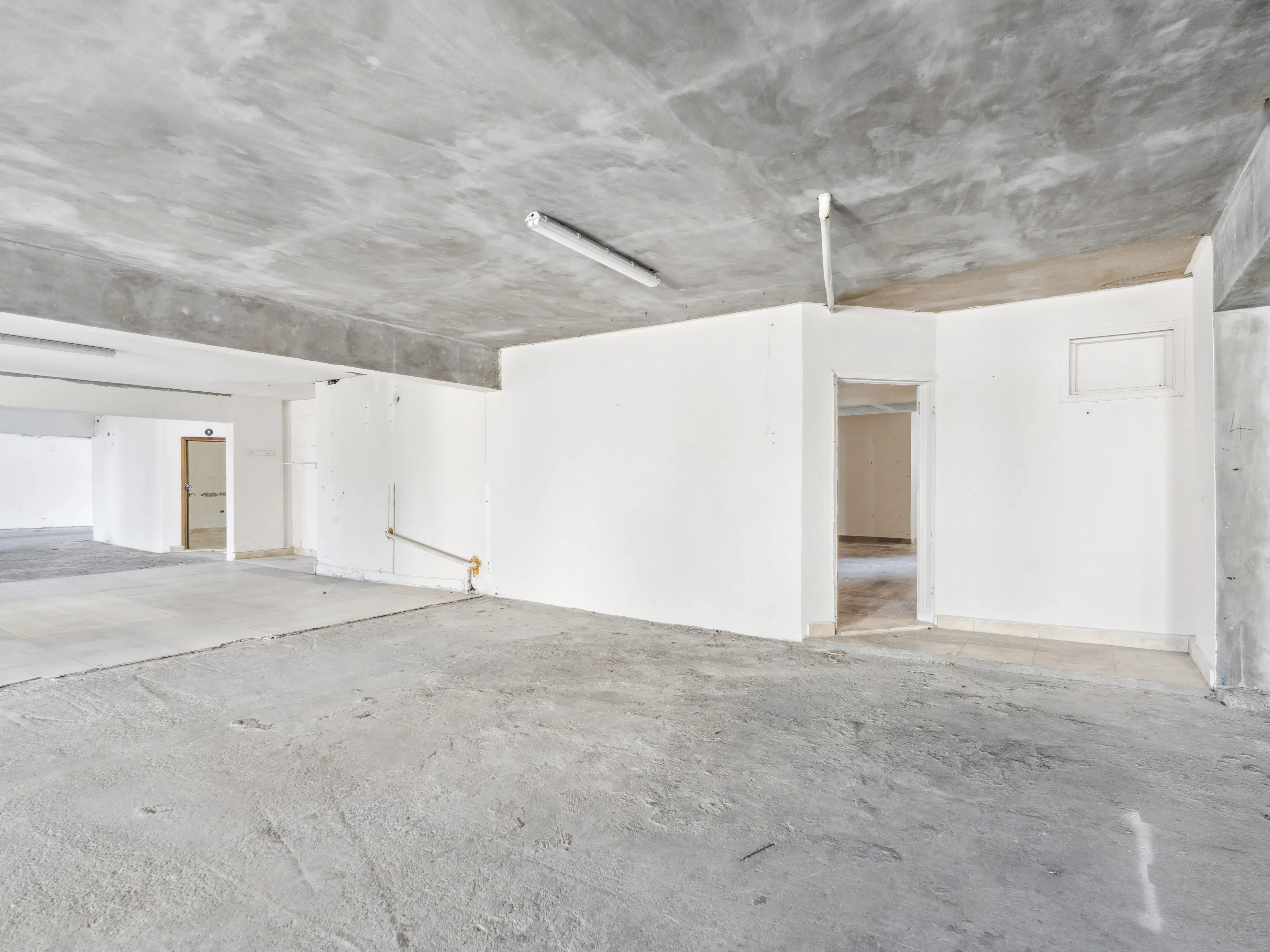 3 parking studio apartment units (A-13) gelegen in Tower Building van Rainbow Beach Club te Cupecoy (Sint Maarten)