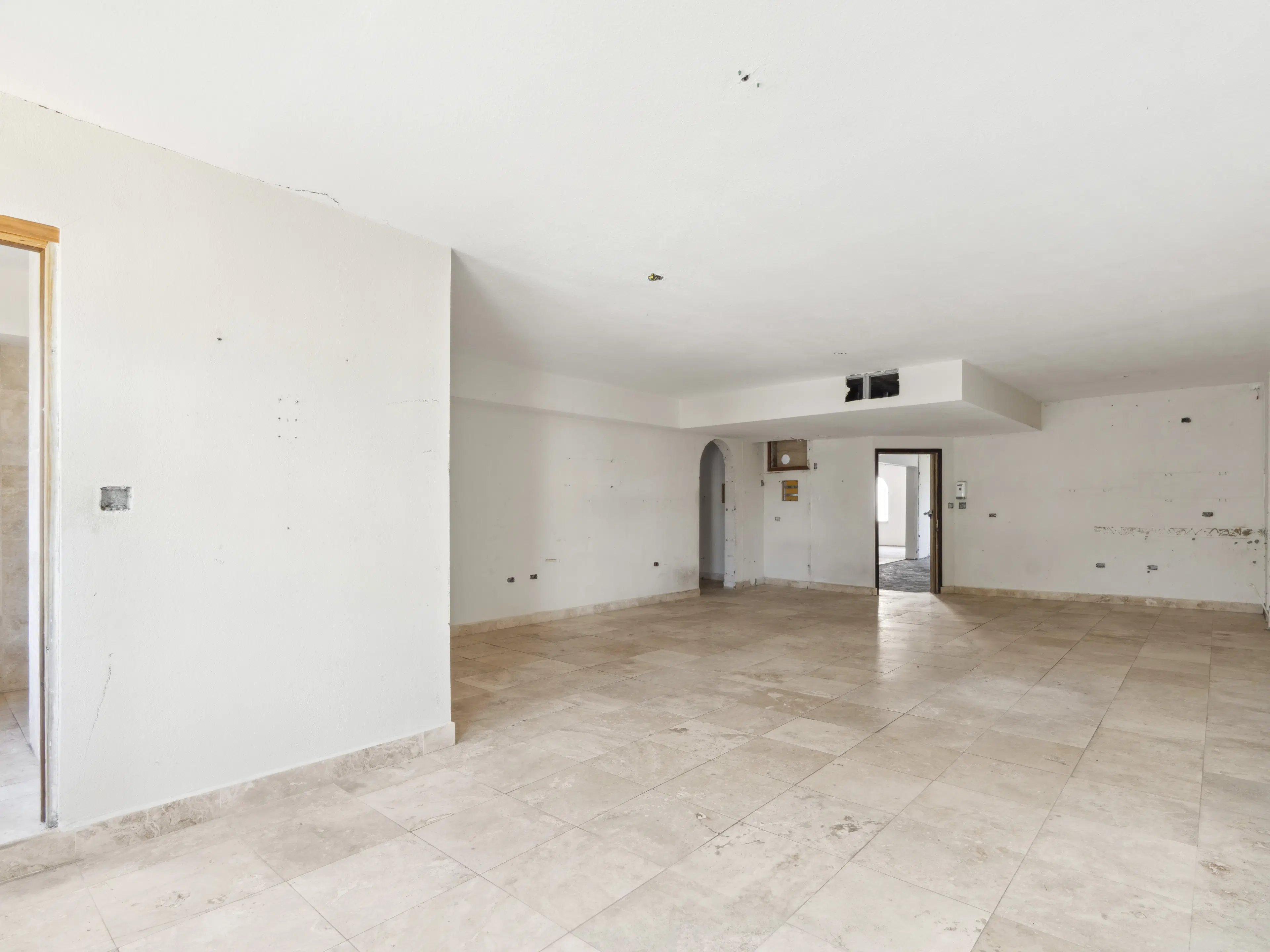 3 parking studio apartment units (A-13) gelegen in Tower Building van Rainbow Beach Club te Cupecoy (Sint Maarten)