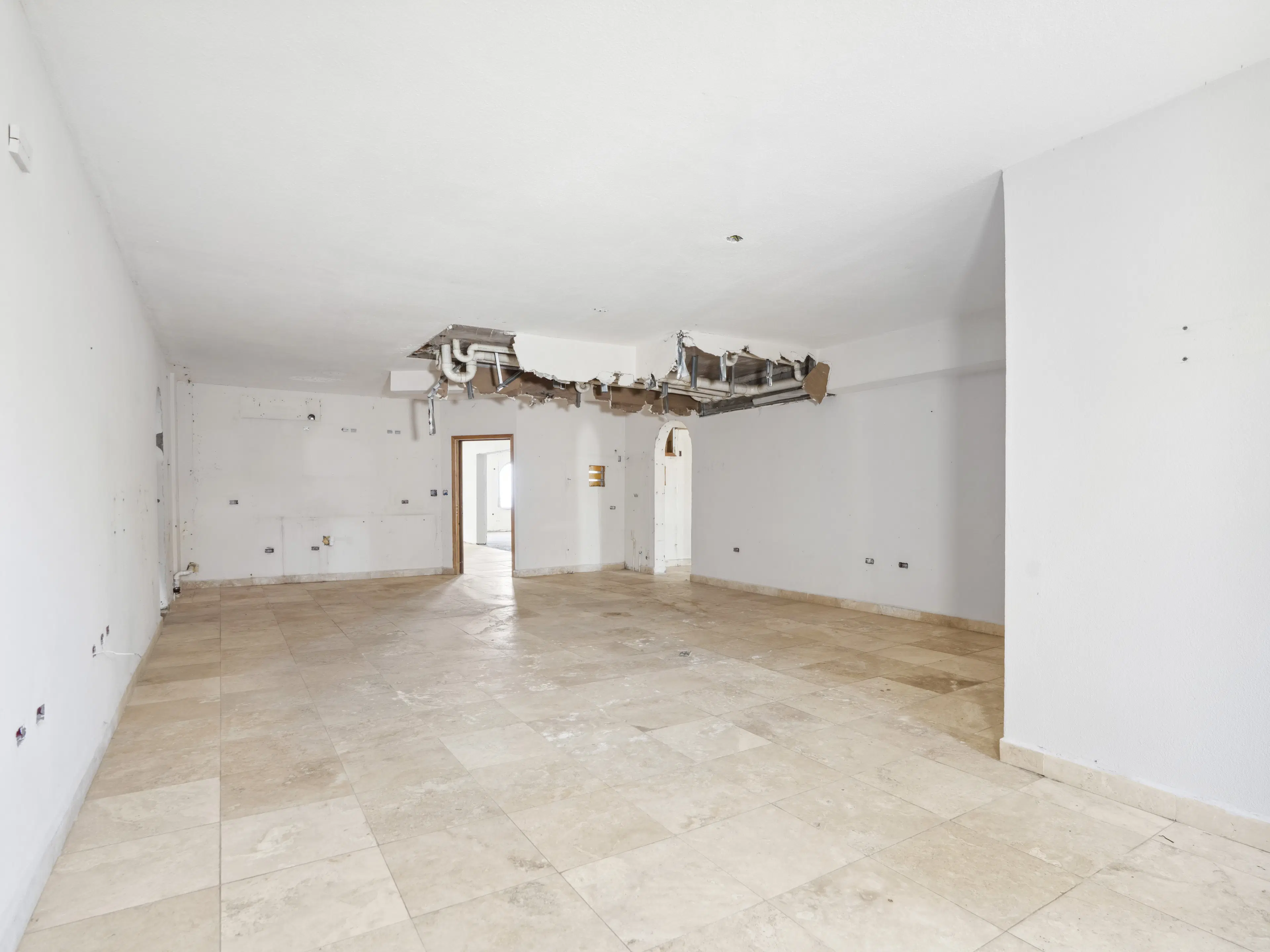 3 parking studio apartment units (A-13) gelegen in Tower Building van Rainbow Beach Club te Cupecoy (Sint Maarten)