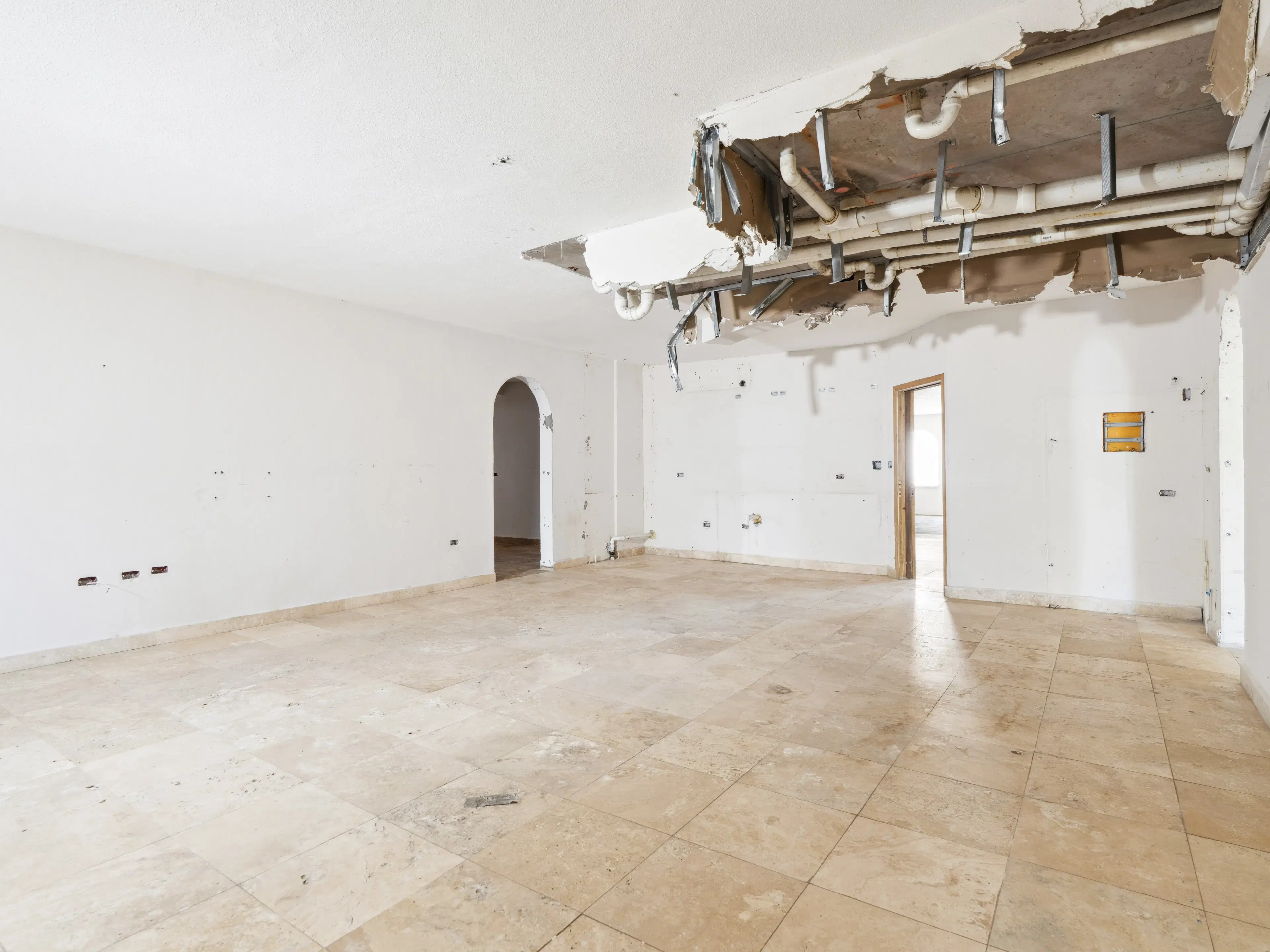 3 parking studio apartment units (A-13) gelegen in Tower Building van Rainbow Beach Club te Cupecoy (Sint Maarten)