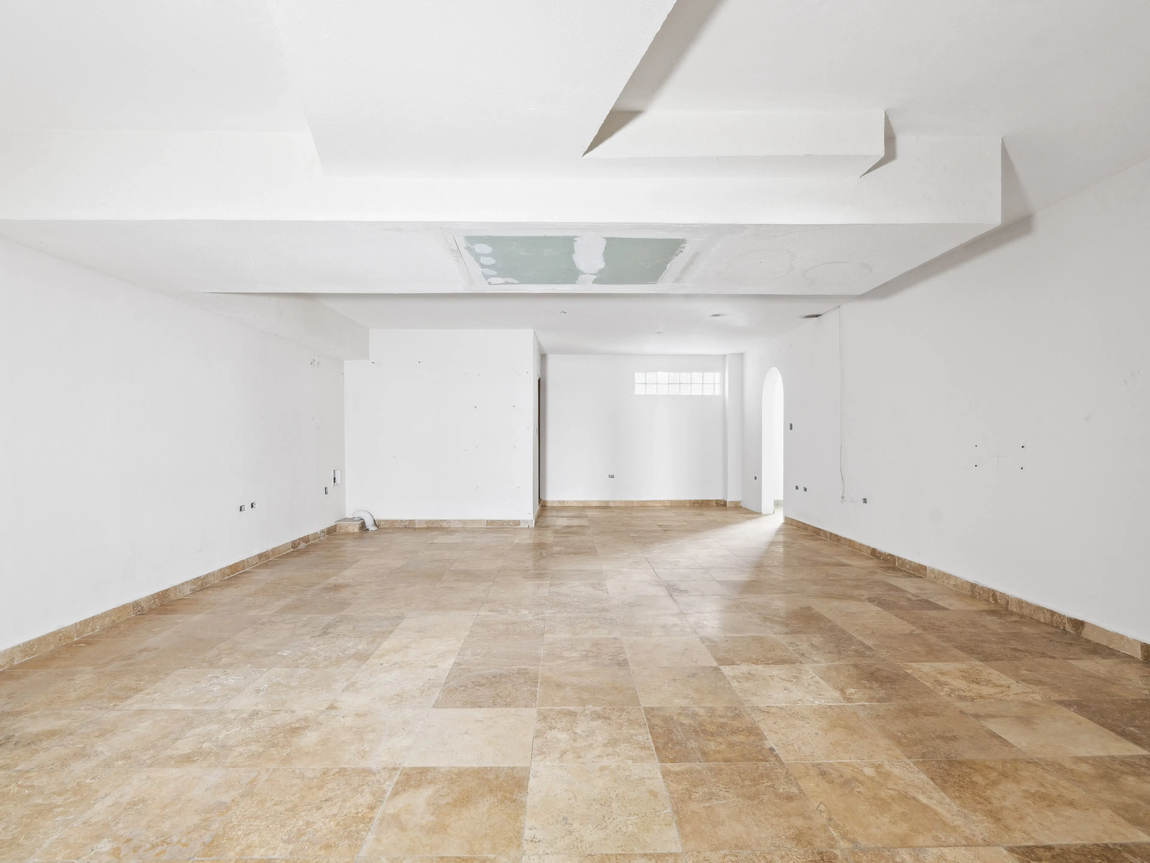 3 parking studio apartment units (A-13) gelegen in Tower Building van Rainbow Beach Club te Cupecoy (Sint Maarten)