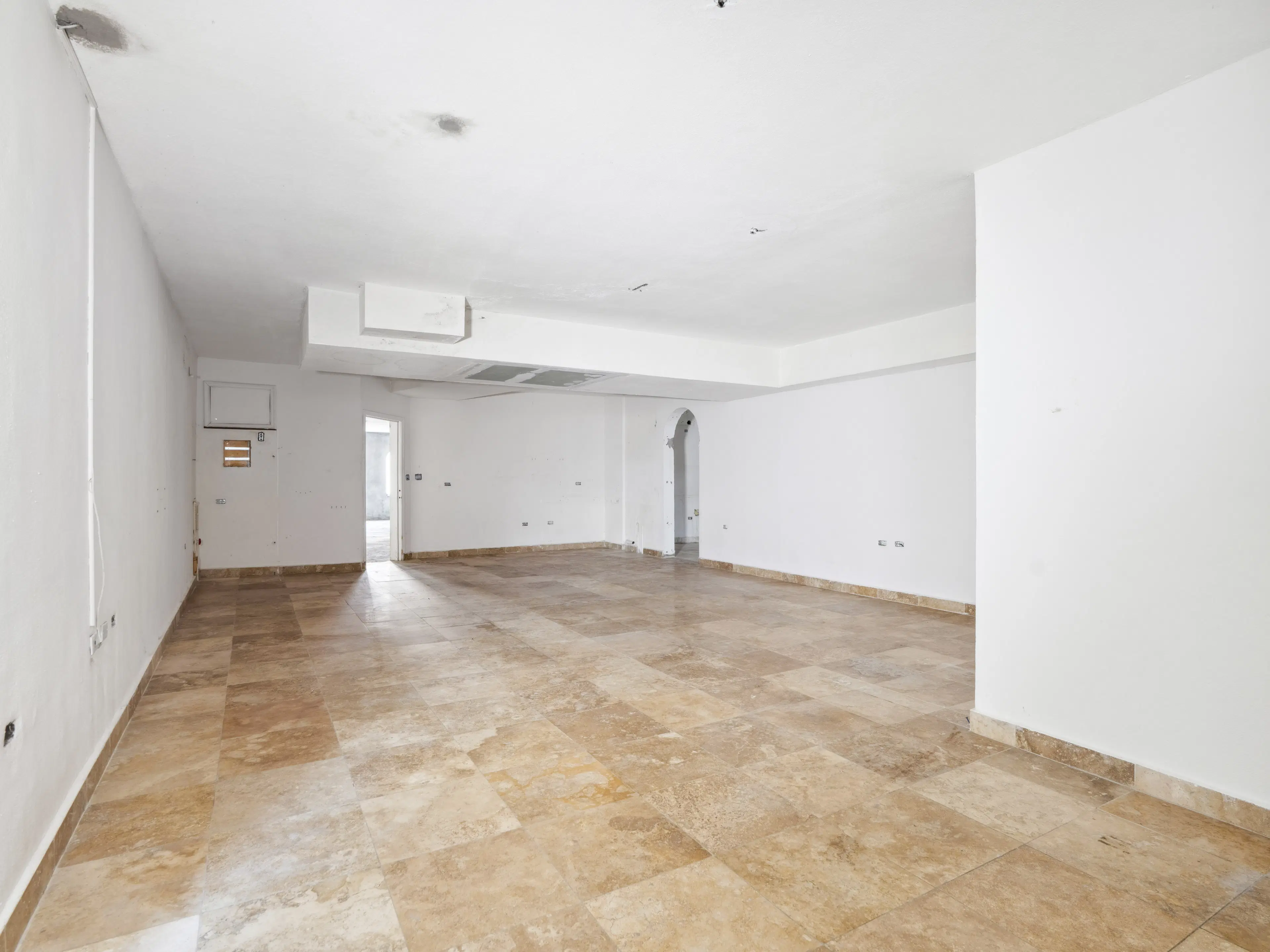 3 parking studio apartment units (A-13) gelegen in Tower Building van Rainbow Beach Club te Cupecoy (Sint Maarten)