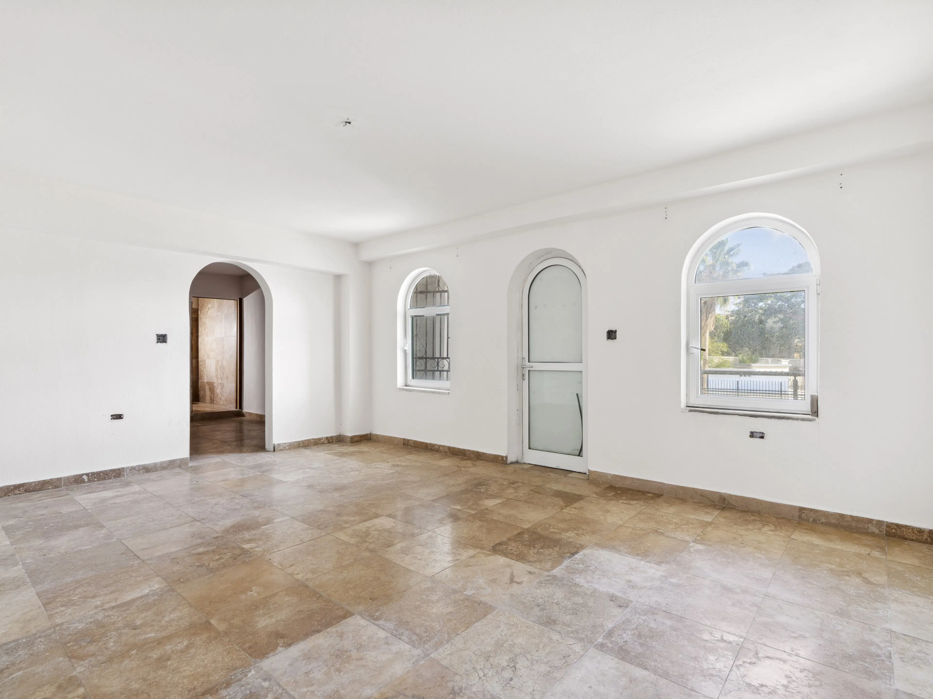 3 parking studio apartment units (A-13) gelegen in Tower Building van Rainbow Beach Club te Cupecoy (Sint Maarten)