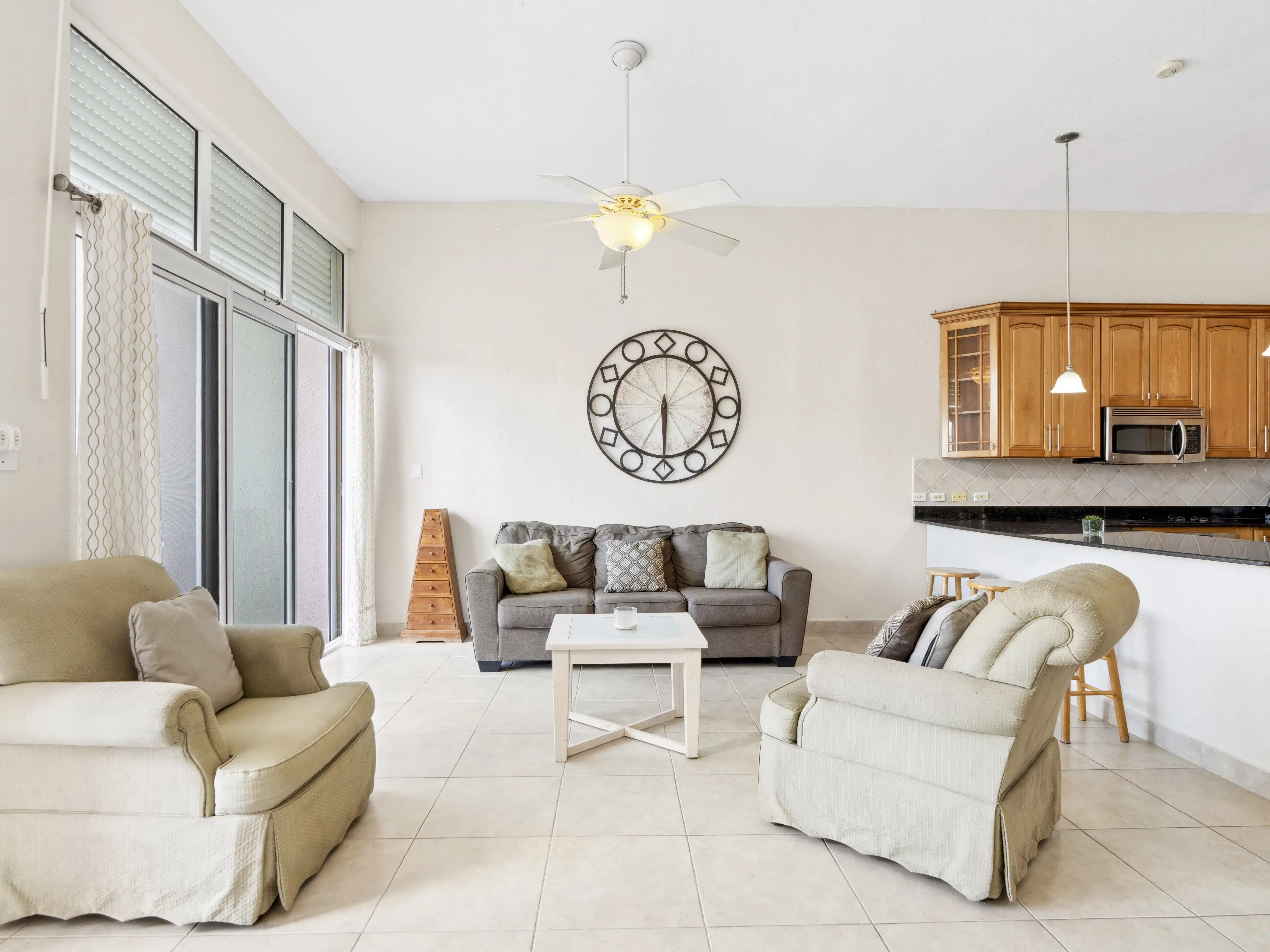Apartment (G-17/A-24) gelegen in Tower Building van Rainbow Beach Club te Cupecoy (Sint Maarten)
