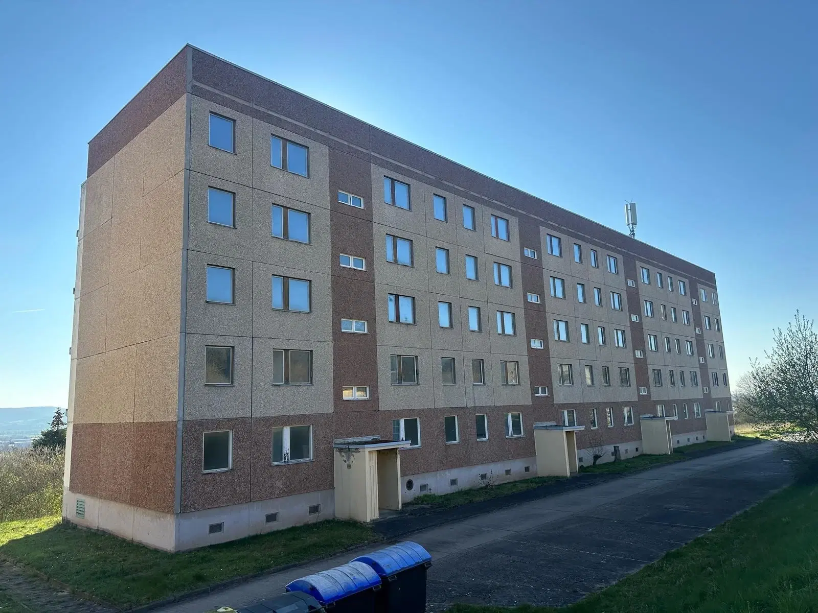 40 appartementen, bouwjaar 1987, op 2.378 m² perceel met parkzicht in Wiehe Halle, Leipzig - Duitsland