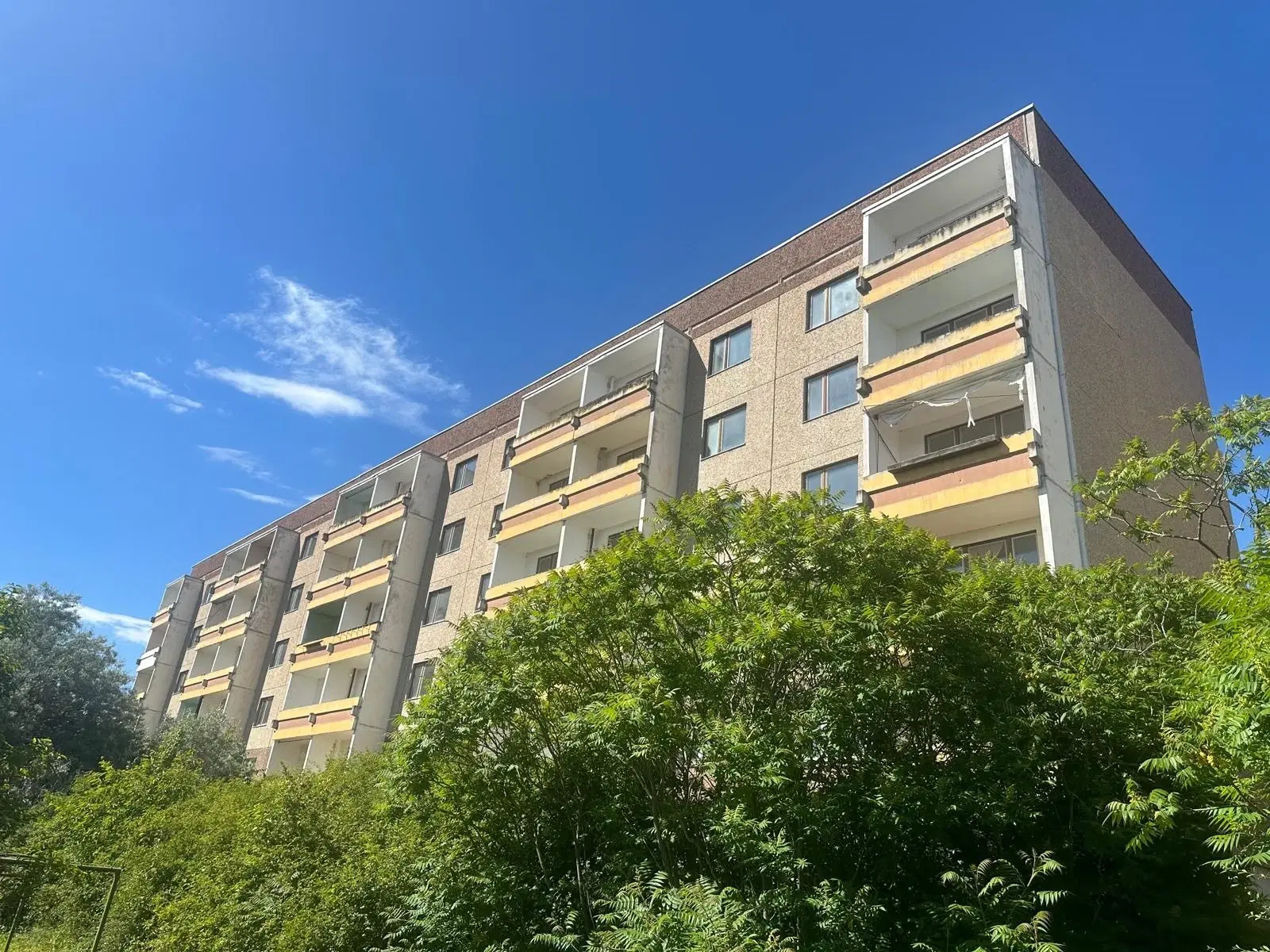 40 appartementen, bouwjaar 1987, op 2.378 m² perceel met parkzicht in Wiehe Halle, Leipzig - Duitsland