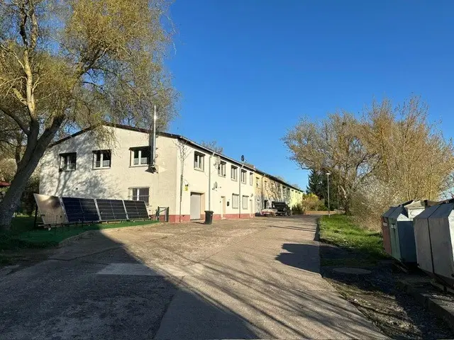 40 appartementen, bouwjaar 1987, op 2.378 m² perceel met parkzicht in Wiehe Halle, Leipzig - Duitsland