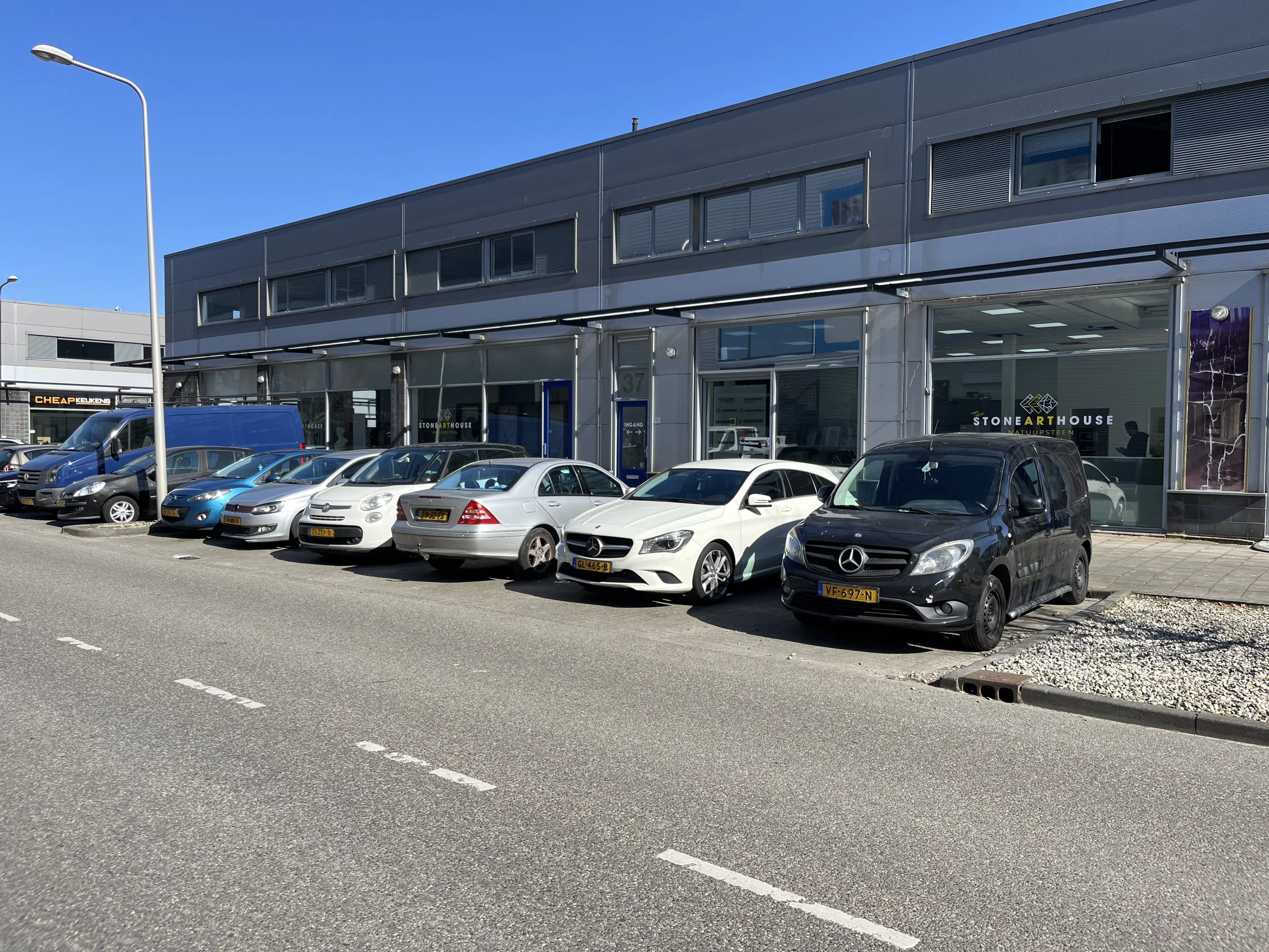 6 parkeerplaatsen a/d 's Gravenzandseweg te Wateringen