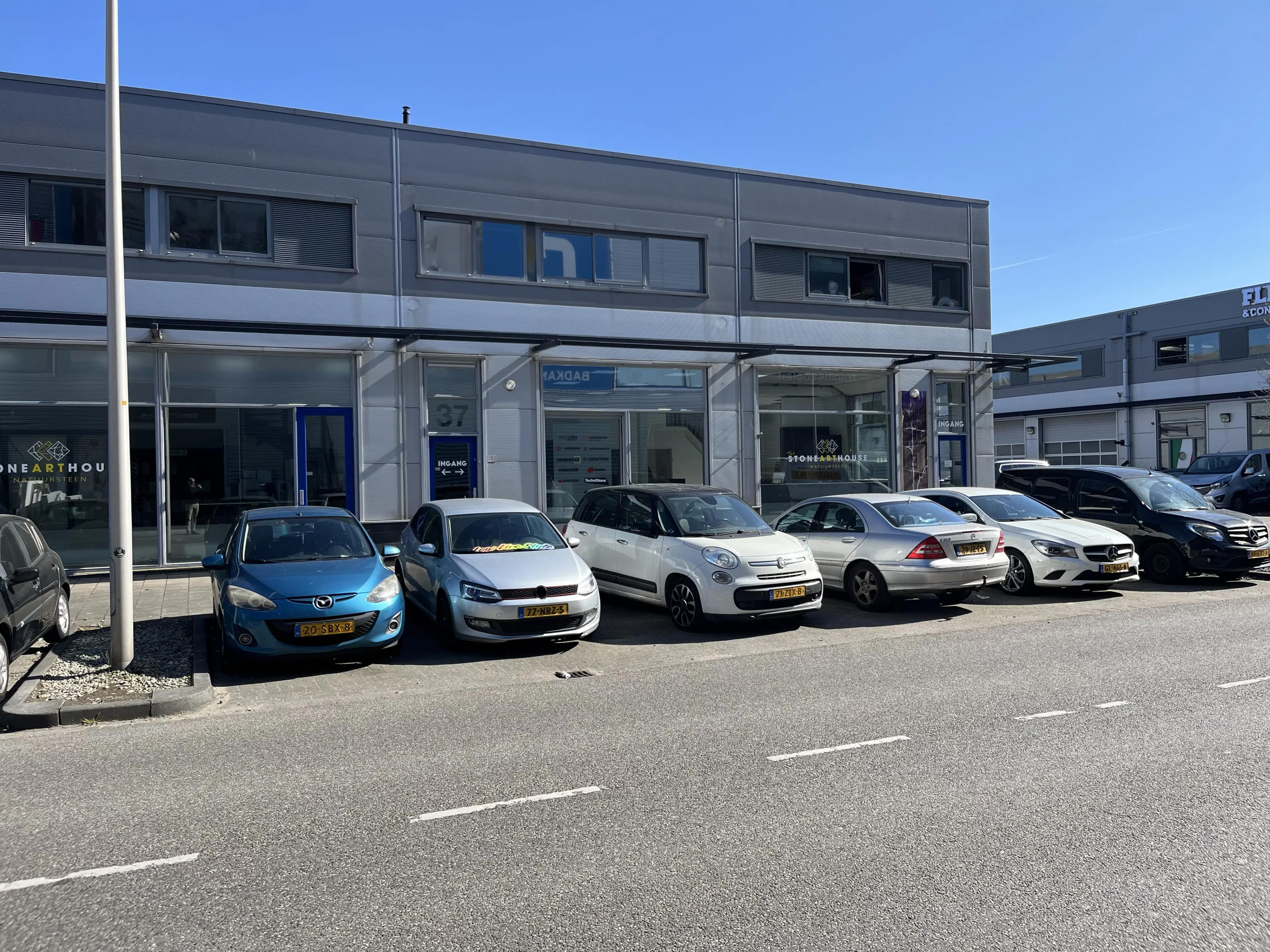 6 parkeerplaatsen a/d 's Gravenzandseweg te Wateringen