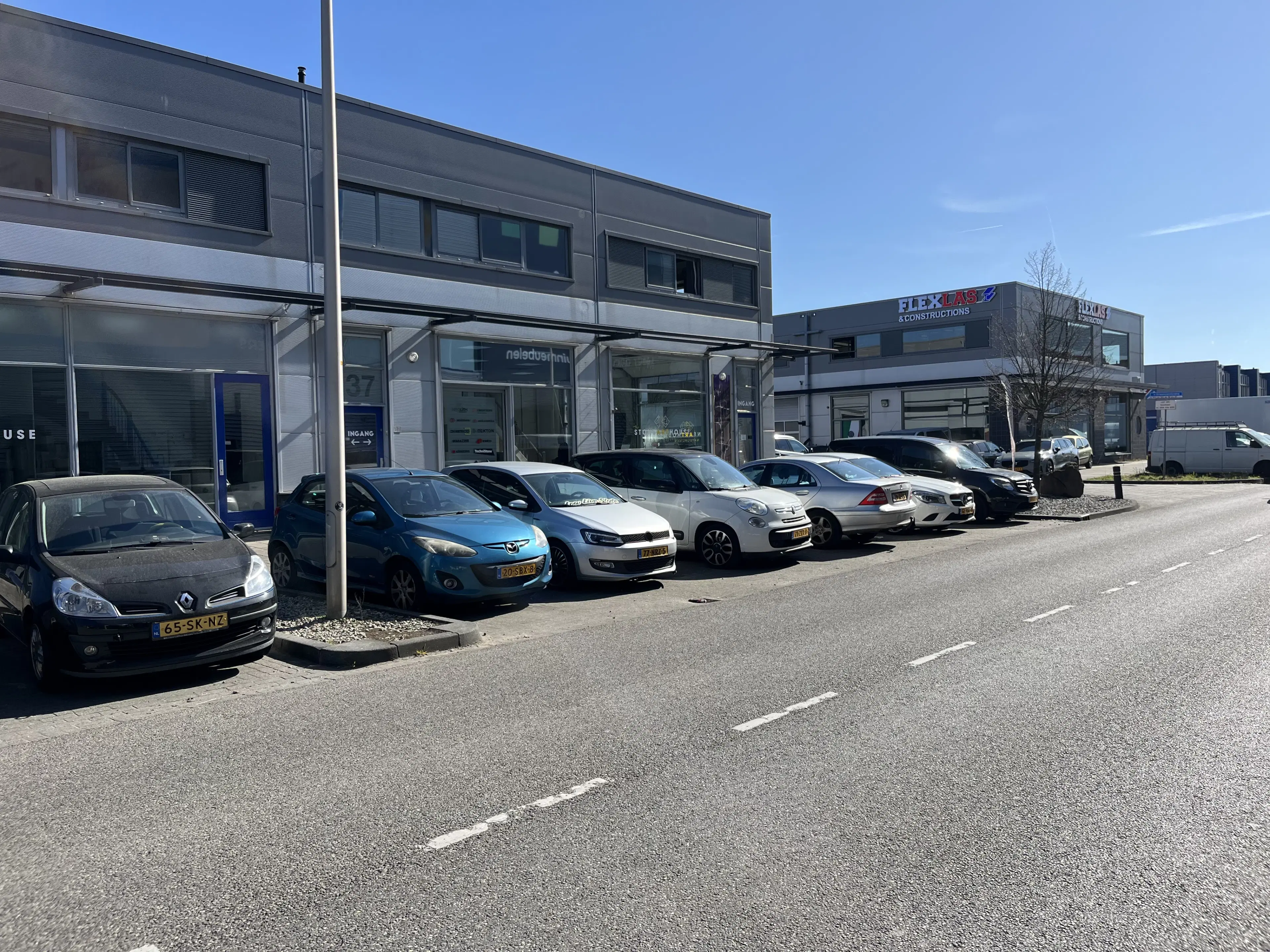 6 parkeerplaatsen a/d 's Gravenzandseweg te Wateringen