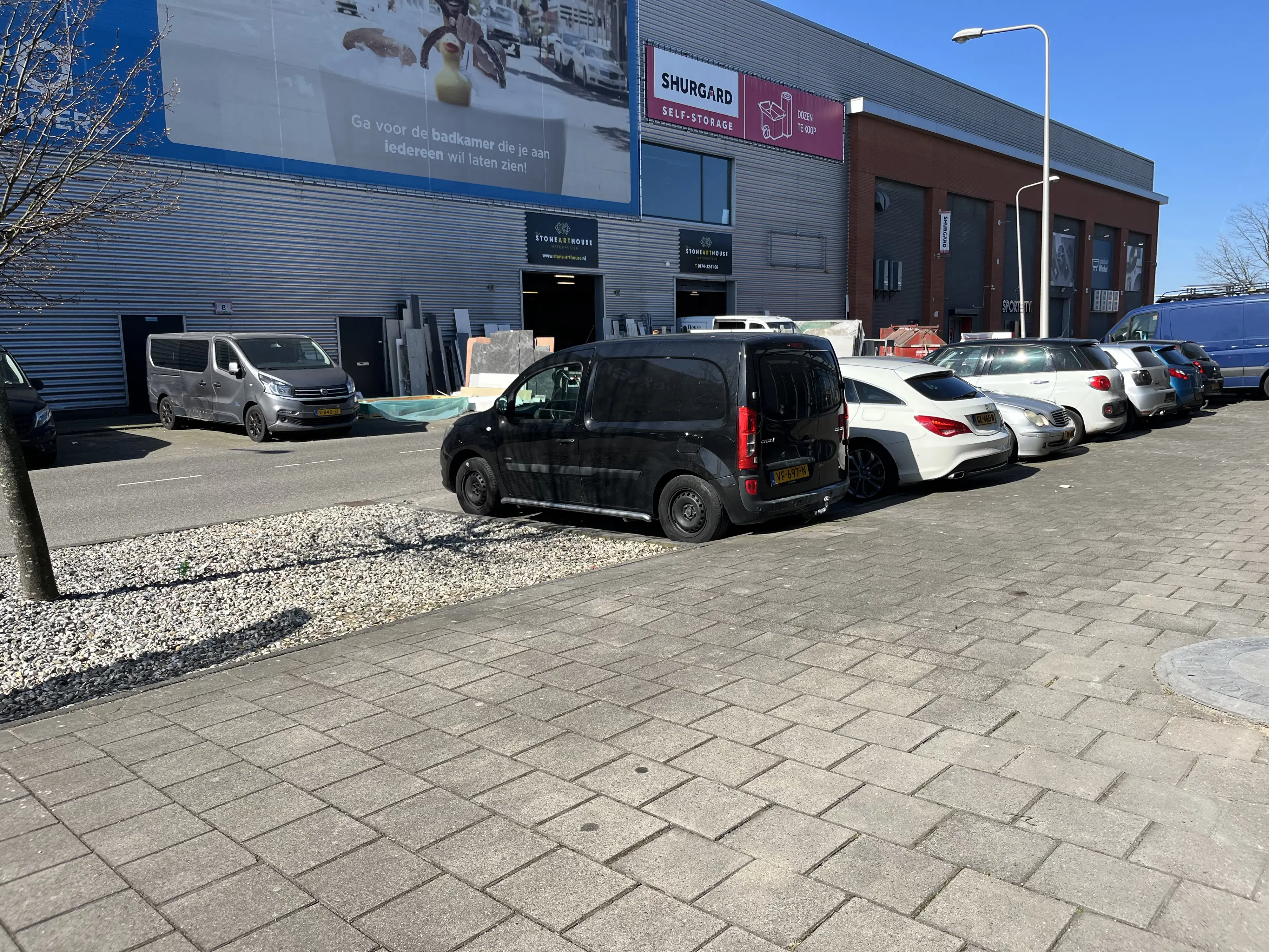 6 parkeerplaatsen a/d 's Gravenzandseweg te Wateringen