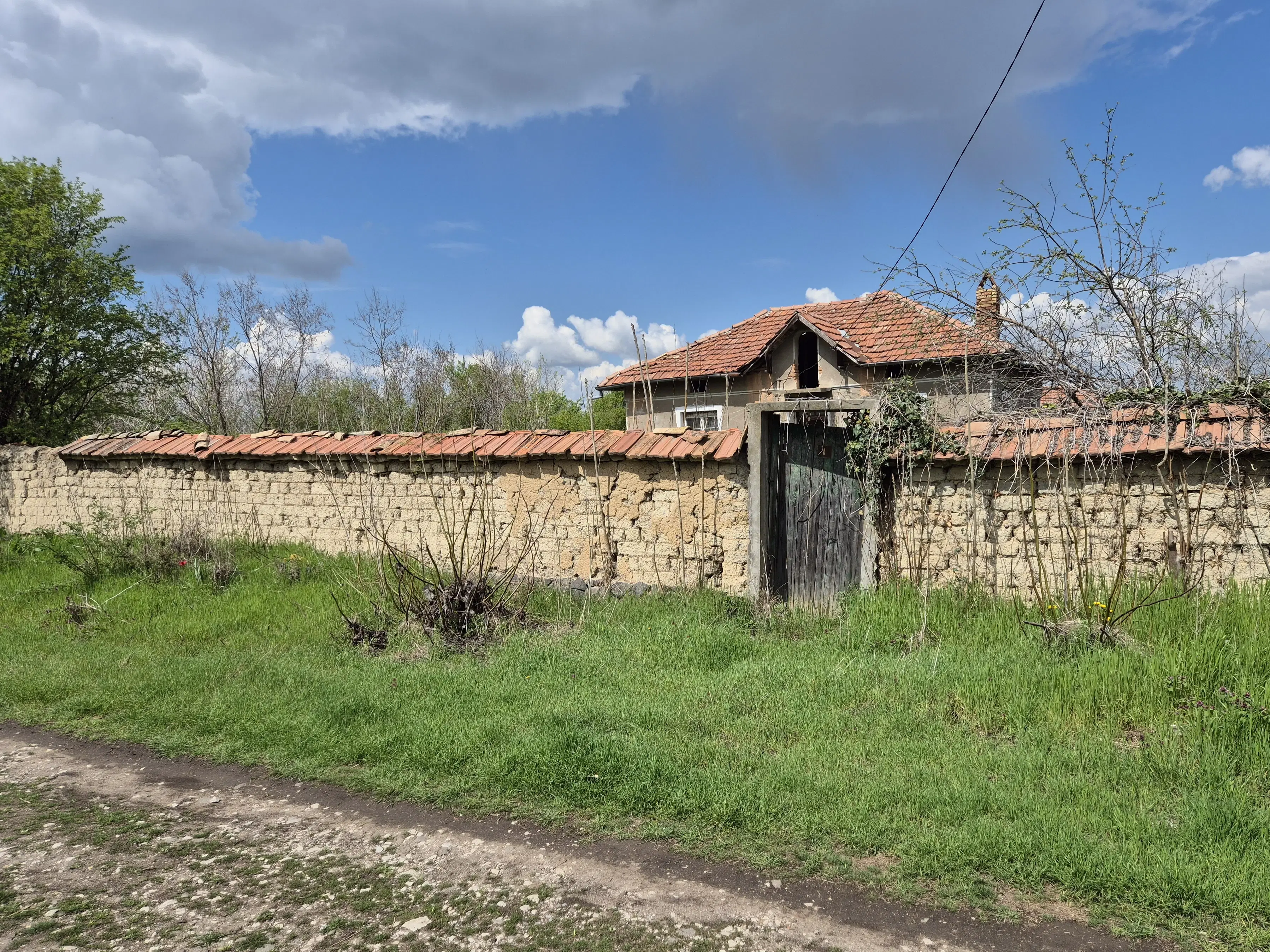 Huis + bijgebouw + 1.700 m² grond in Chervena, Veliko Tarnovo - Bulgarije