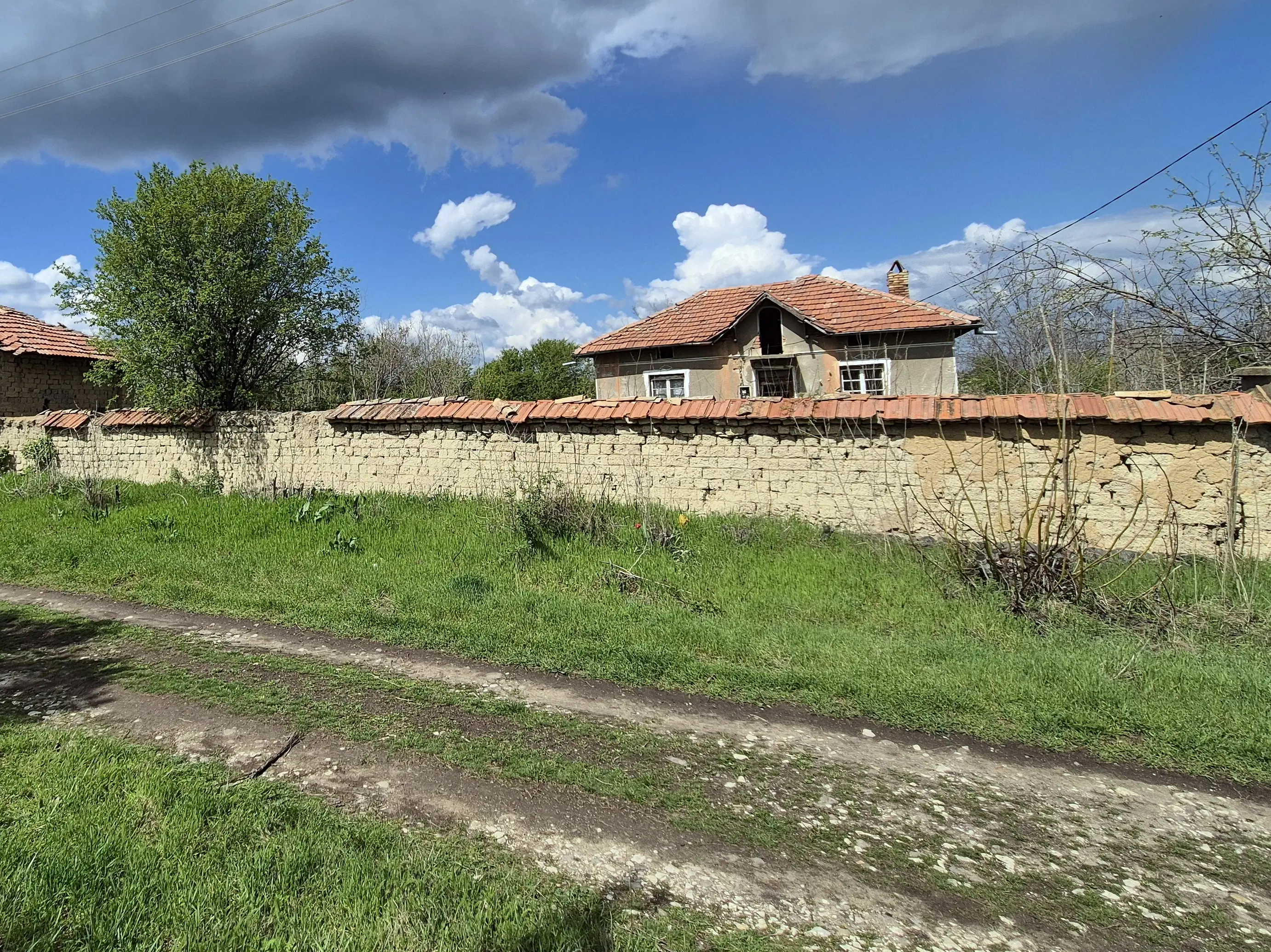 Huis + bijgebouw + 1.700 m² grond in Chervena, Veliko Tarnovo - Bulgarije