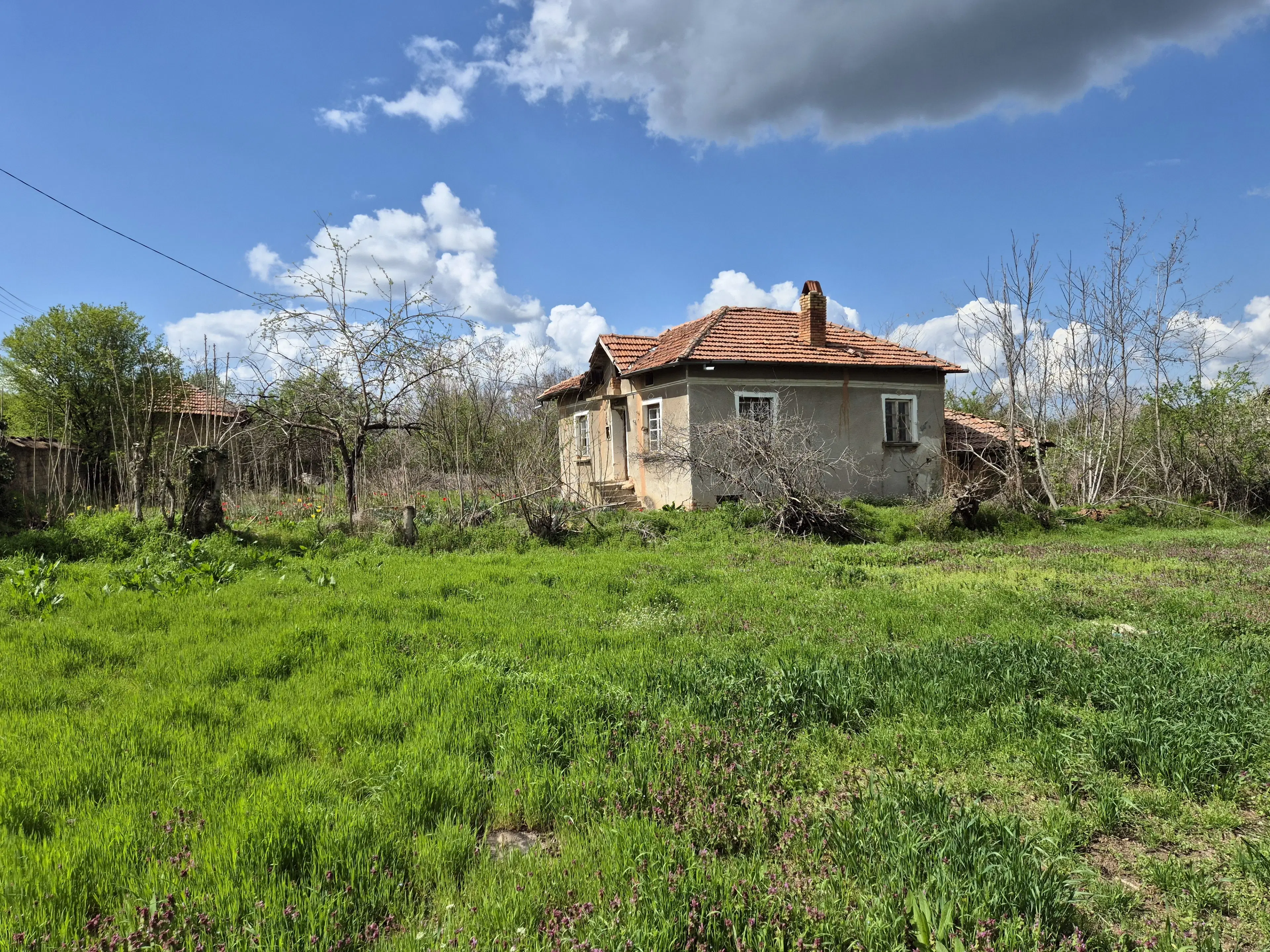 Huis + bijgebouw + 1.700 m² grond in Chervena, Veliko Tarnovo - Bulgarije