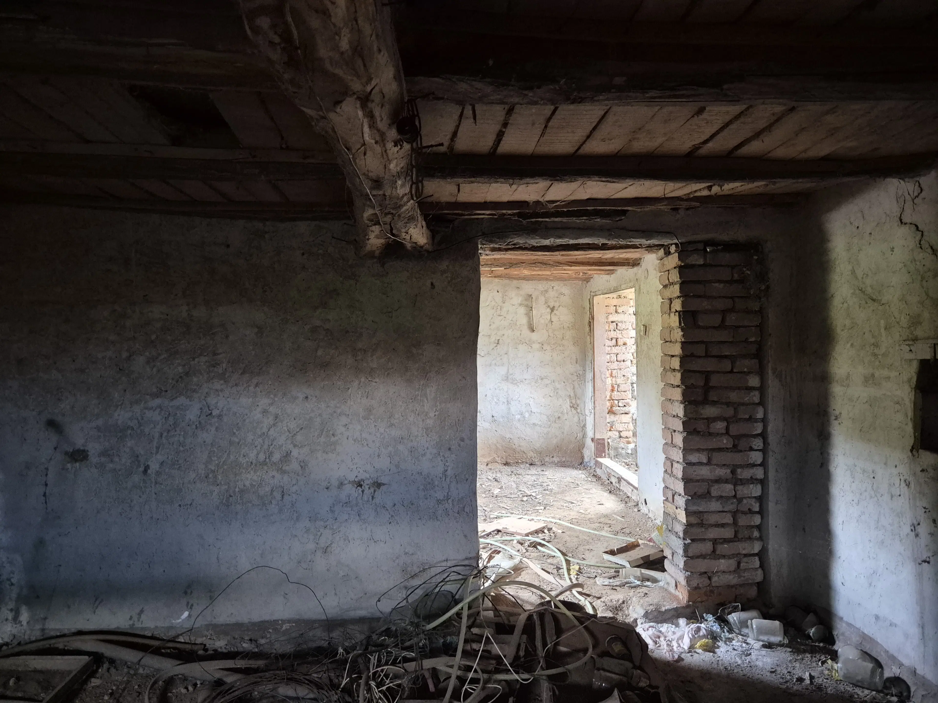 Huis + bijgebouw + 1.700 m² grond in Chervena, Veliko Tarnovo - Bulgarije