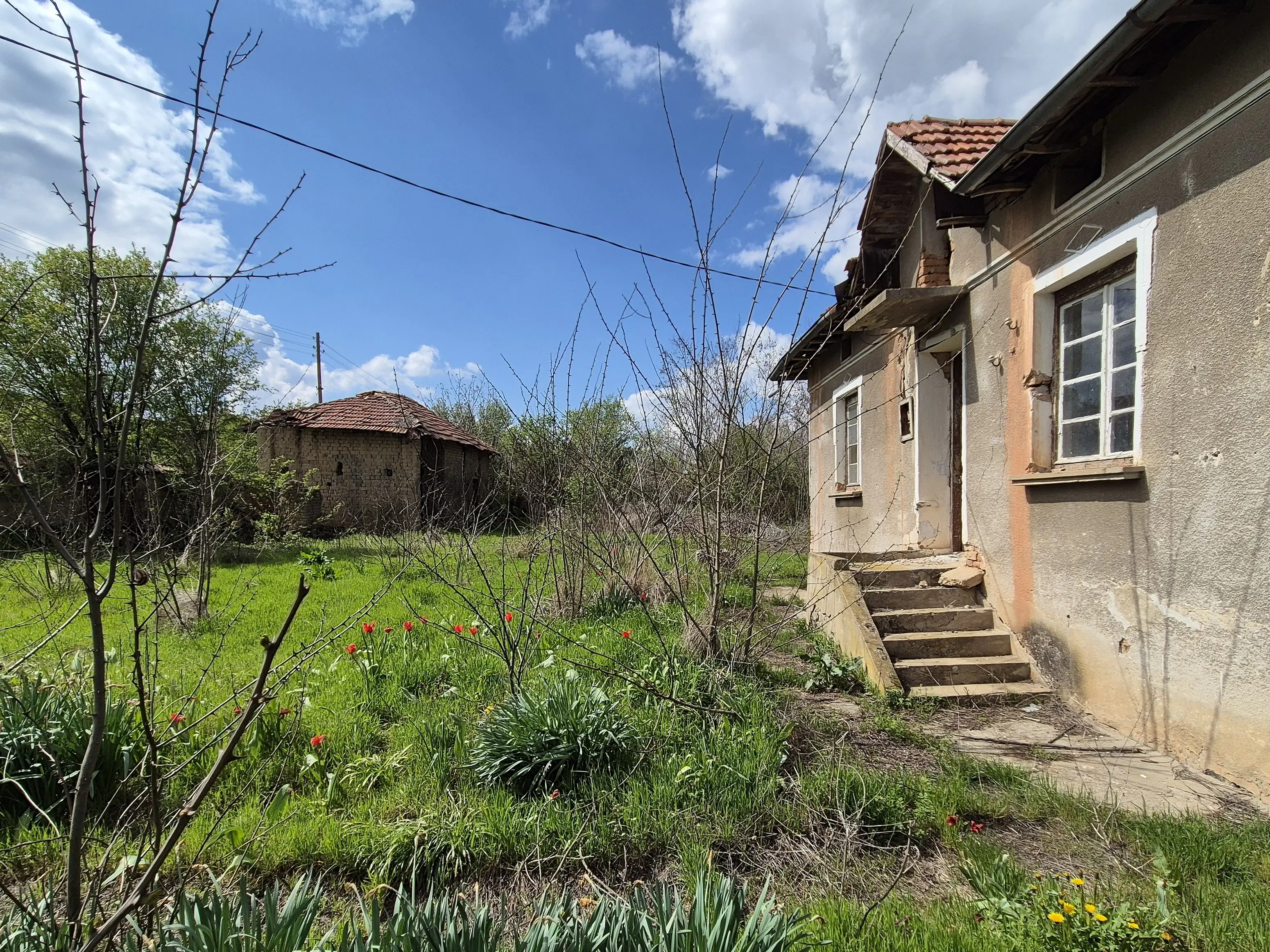 Huis + bijgebouw + 1.700 m² grond in Chervena, Veliko Tarnovo - Bulgarije