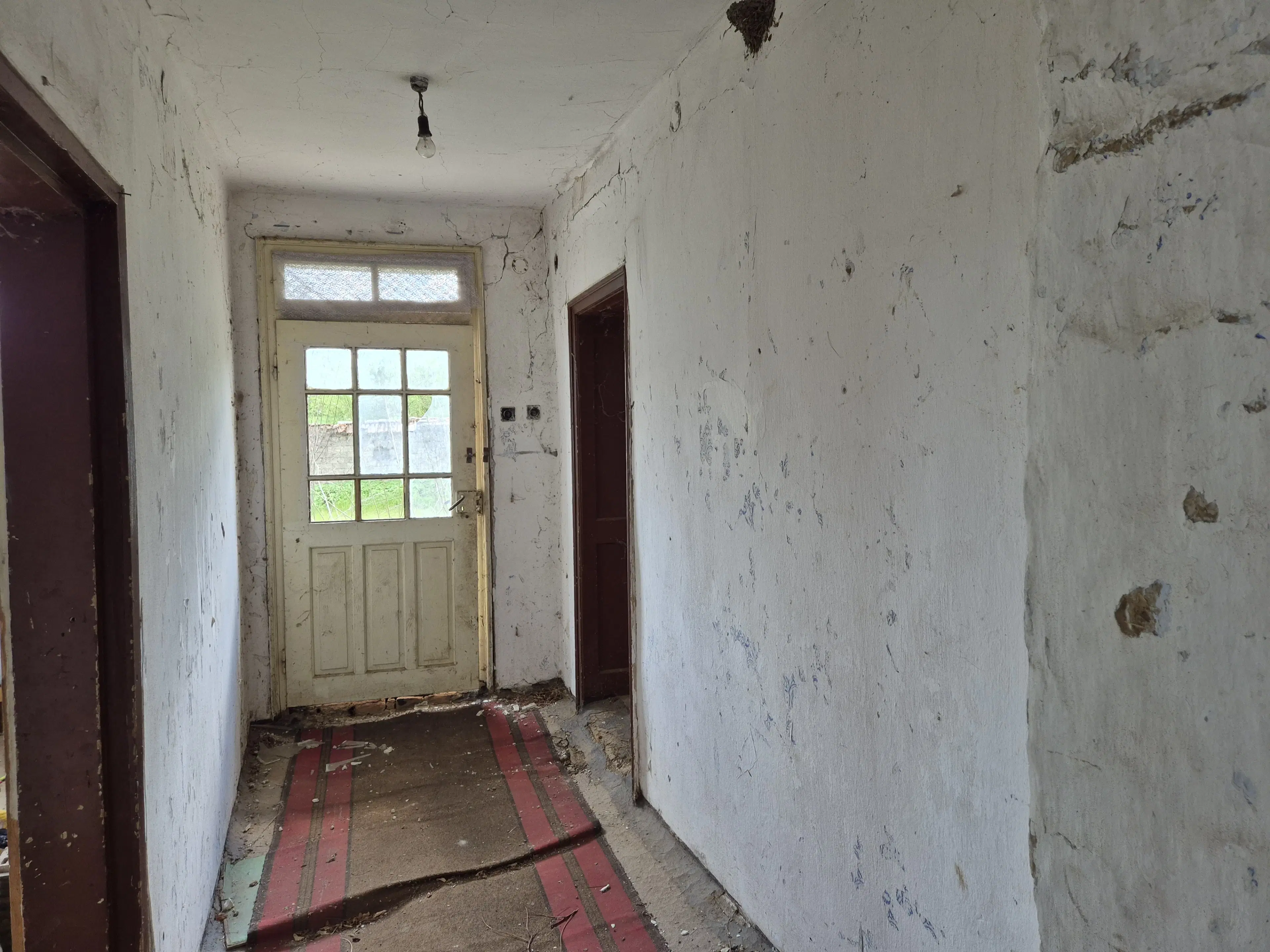 Huis + bijgebouw + 1.700 m² grond in Chervena, Veliko Tarnovo - Bulgarije