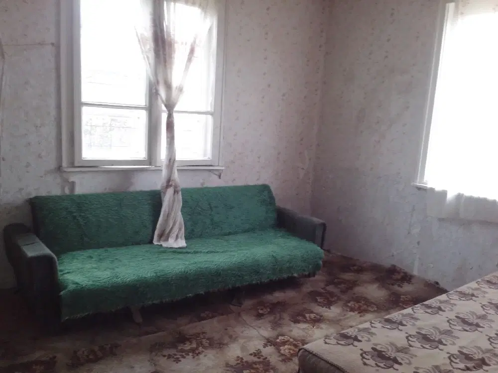 Huis + bijgebouw + 1.700 m² grond in Chervena, Veliko Tarnovo - Bulgarije
