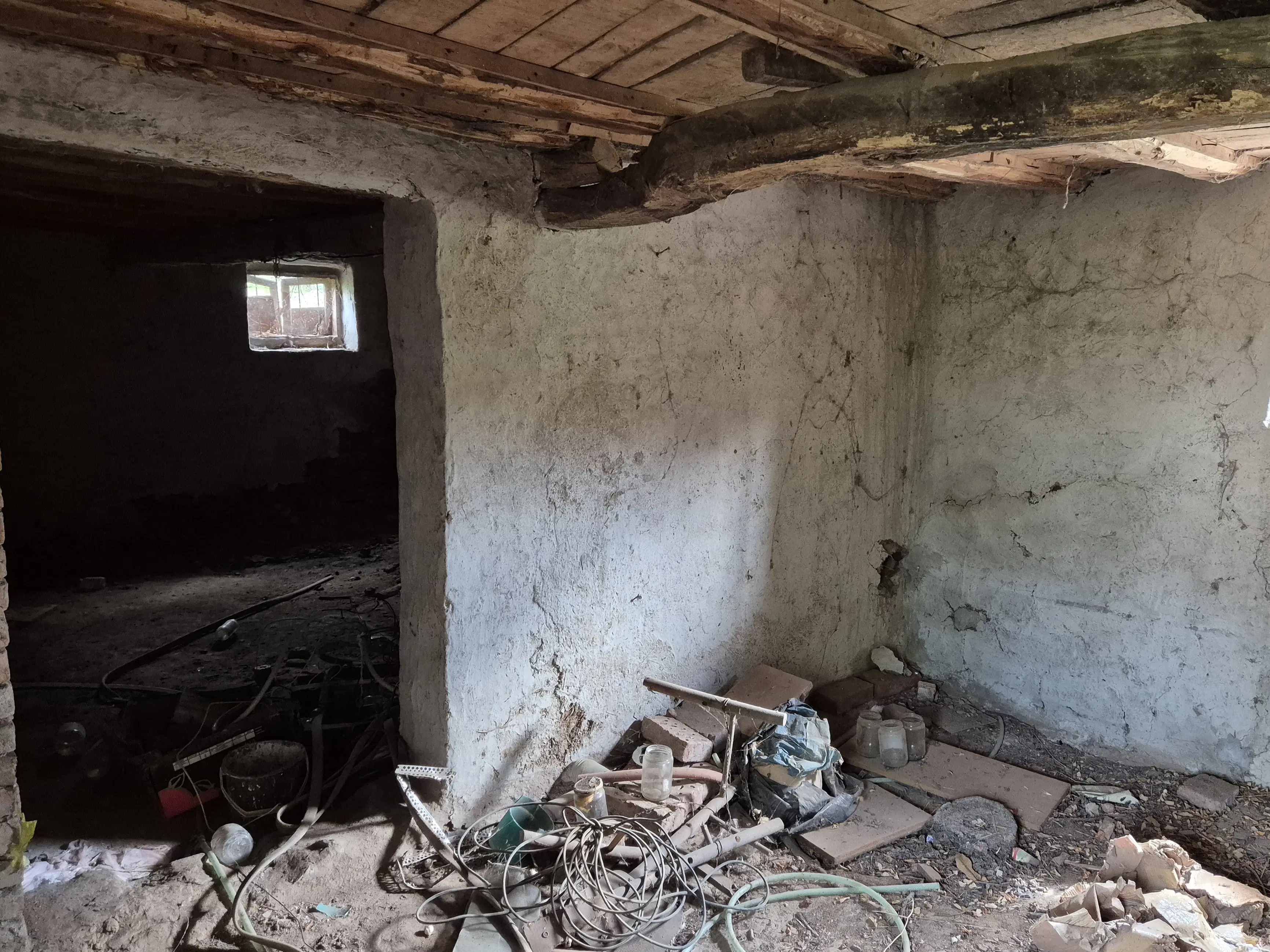 Huis + bijgebouw + 1.700 m² grond in Chervena, Veliko Tarnovo - Bulgarije
