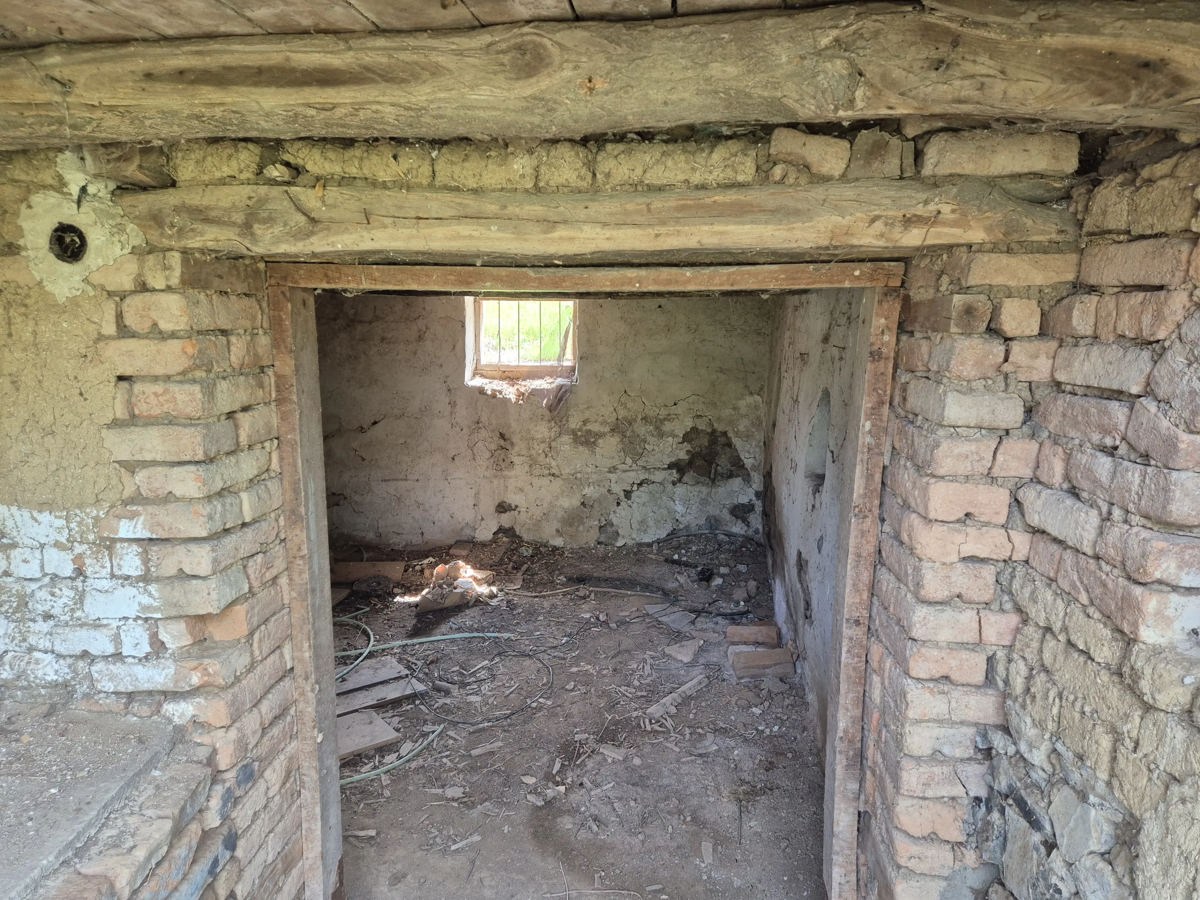 Huis + bijgebouw + 1.700 m² grond in Chervena, Veliko Tarnovo - Bulgarije