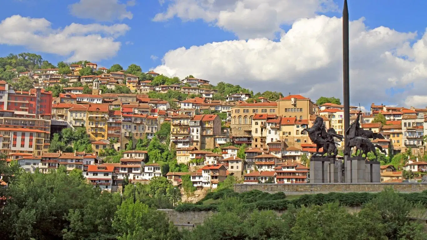 Huis + bijgebouw + 1.700 m² grond in Chervena, Veliko Tarnovo - Bulgarije