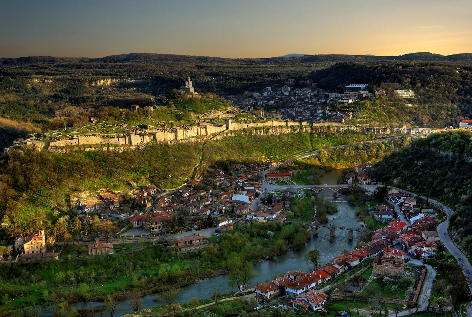 Huis + bijgebouw + 1.700 m² grond in Chervena, Veliko Tarnovo - Bulgarije
