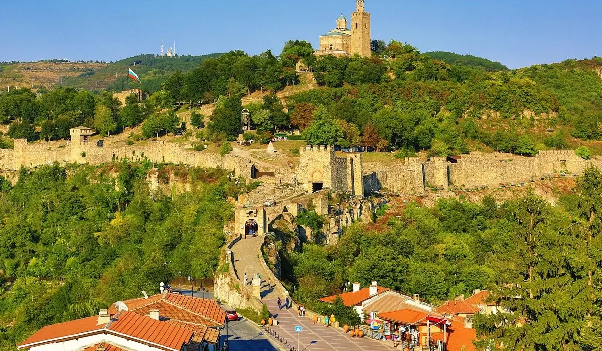 Huis + bijgebouw + 1.700 m² grond in Chervena, Veliko Tarnovo - Bulgarije