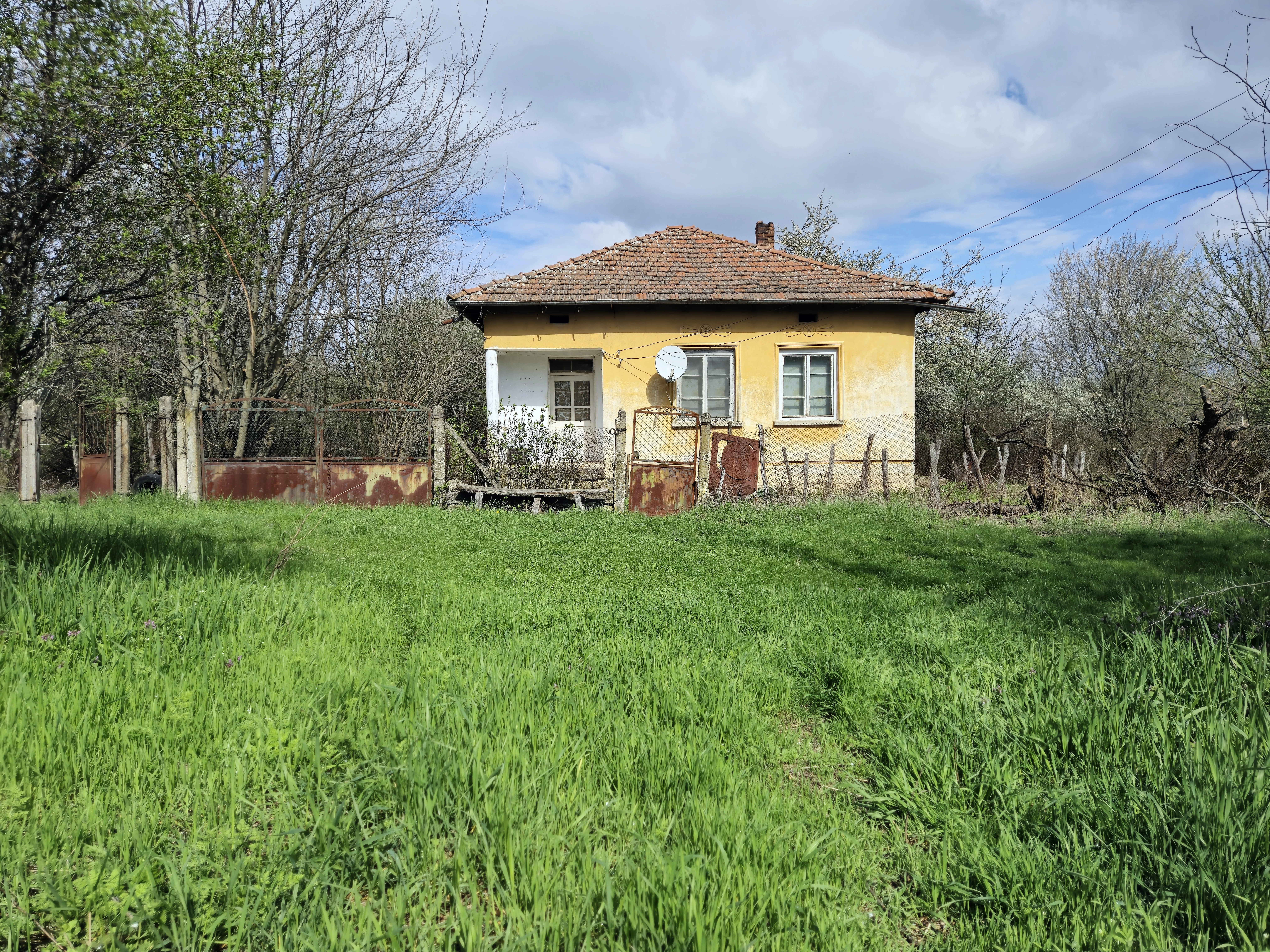 Balkan-stijl klassiek huis, schuur en 2 percelen totaal 1.478 m² in Tsar Petrovo - Bulgarije