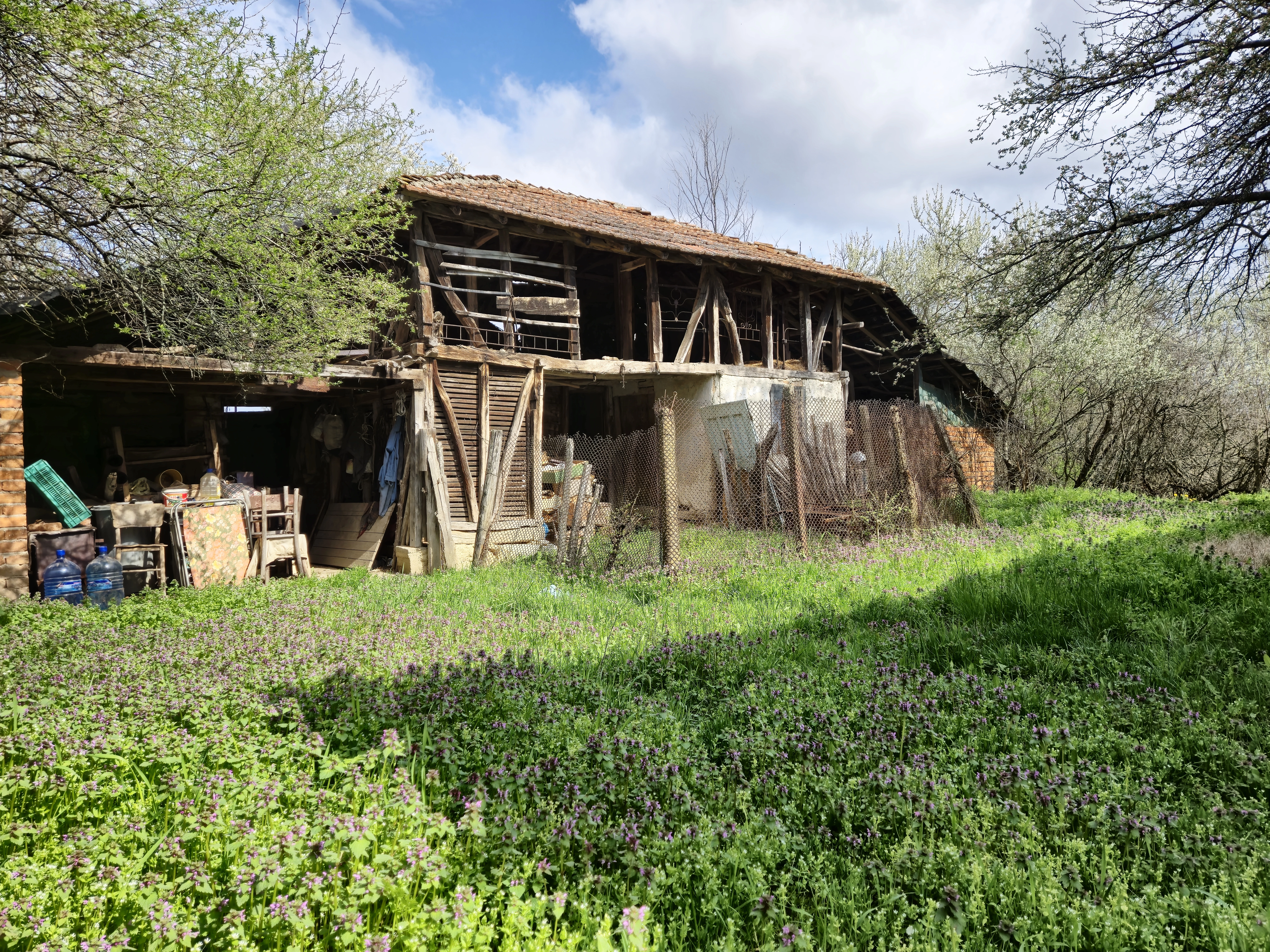 Balkan-stijl klassiek huis, schuur en 2 percelen totaal 1.478 m² in Tsar Petrovo - Bulgarije