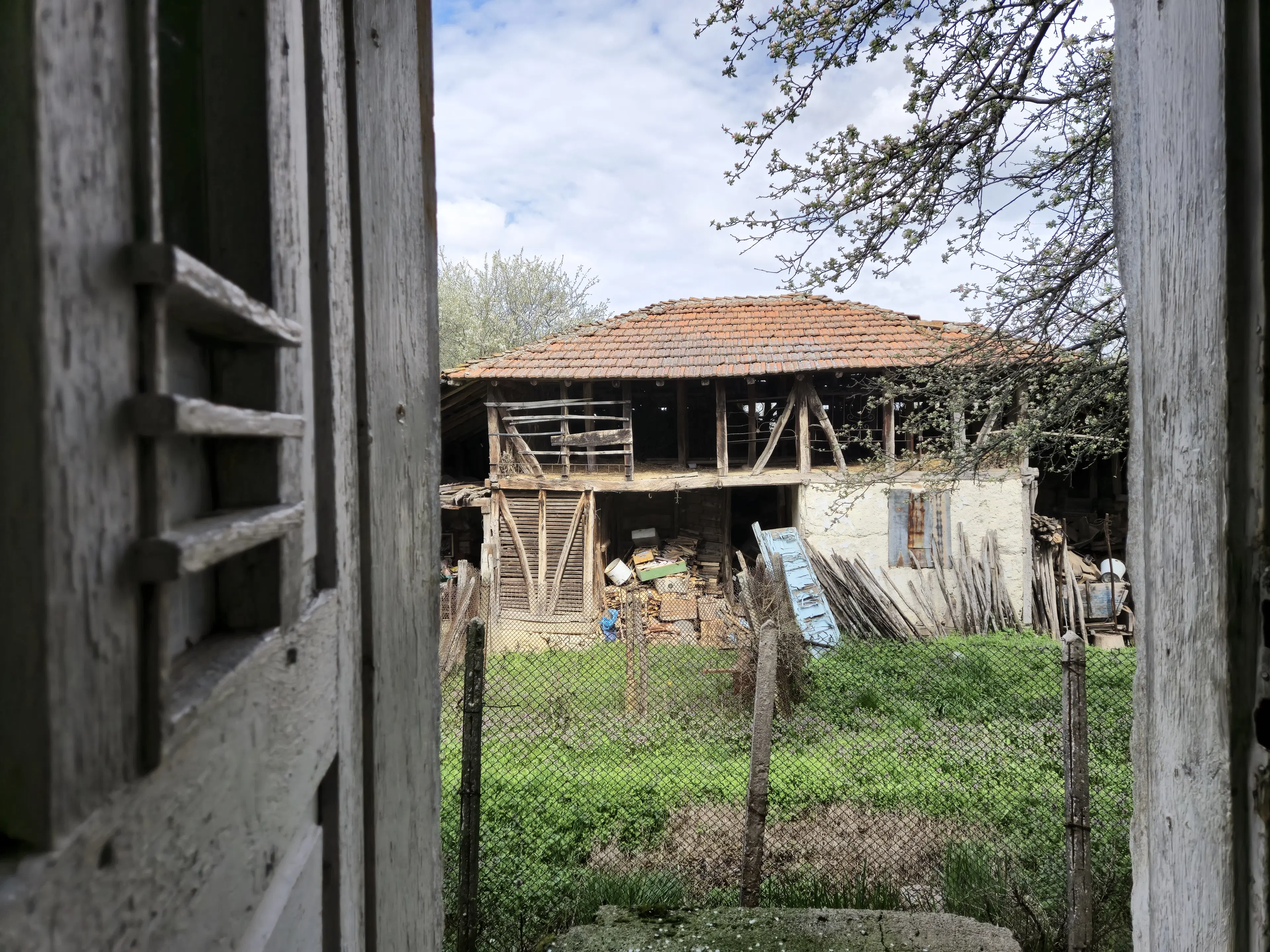 Balkan-stijl klassiek huis, schuur en 2 percelen totaal 1.478 m² in Tsar Petrovo - Bulgarije