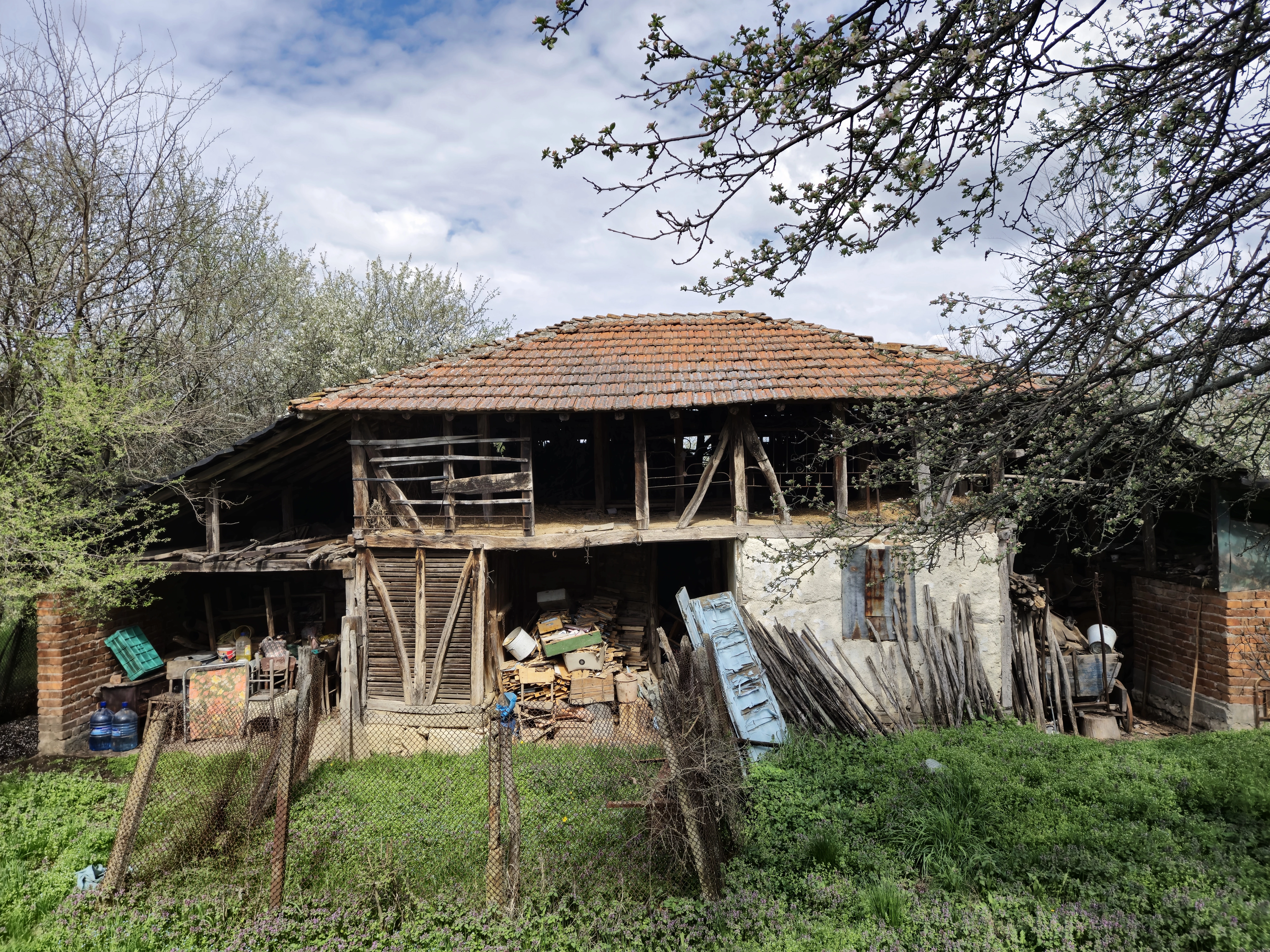 Balkan-stijl klassiek huis, schuur en 2 percelen totaal 1.478 m² in Tsar Petrovo - Bulgarije