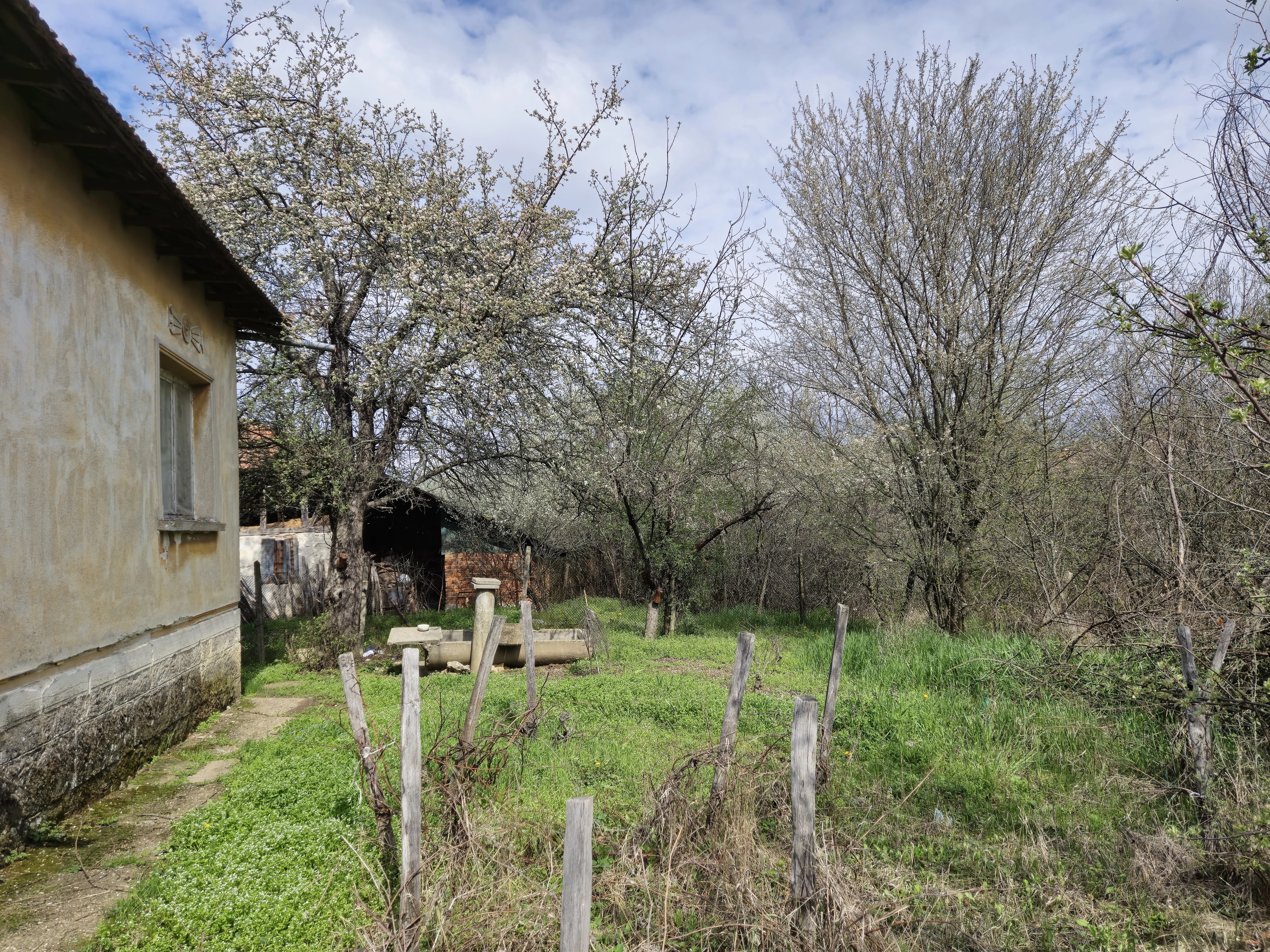 Balkan-stijl klassiek huis, schuur en 2 percelen totaal 1.478 m² in Tsar Petrovo - Bulgarije