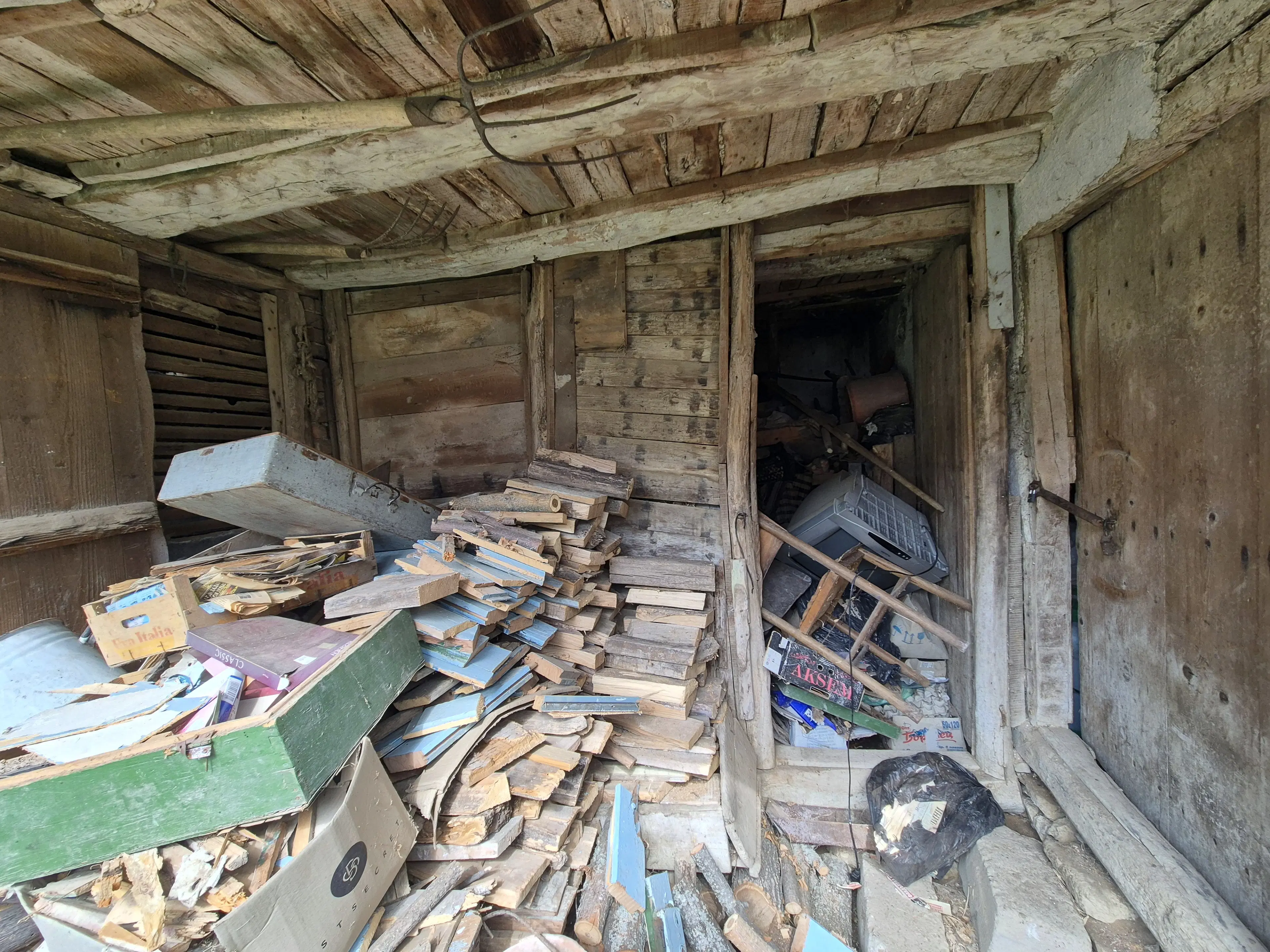 Balkan-stijl klassiek huis, schuur en 2 percelen totaal 1.478 m² in Tsar Petrovo - Bulgarije