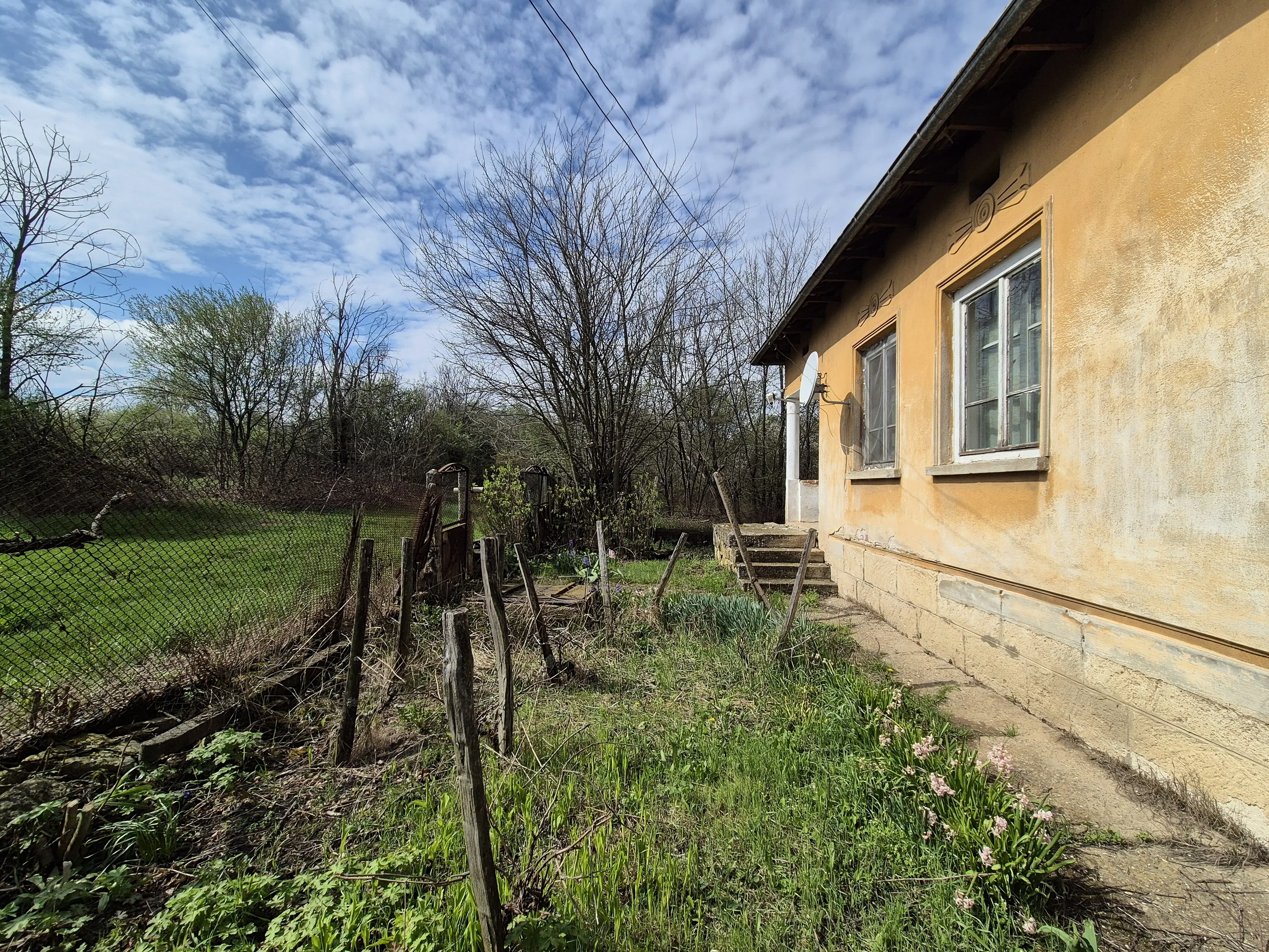 Balkan-stijl klassiek huis, schuur en 2 percelen totaal 1.478 m² in Tsar Petrovo - Bulgarije