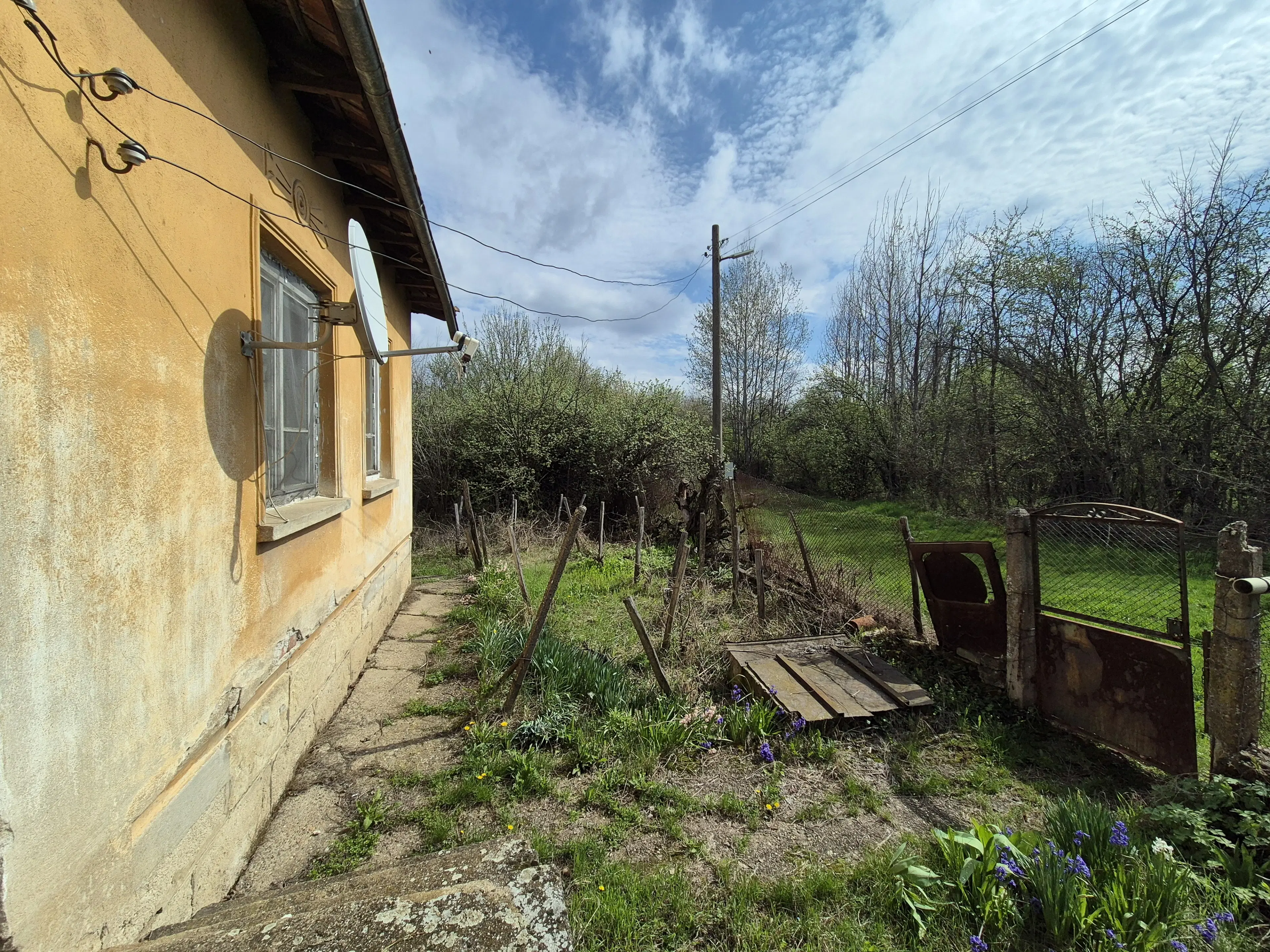 Balkan-stijl klassiek huis, schuur en 2 percelen totaal 1.478 m² in Tsar Petrovo - Bulgarije
