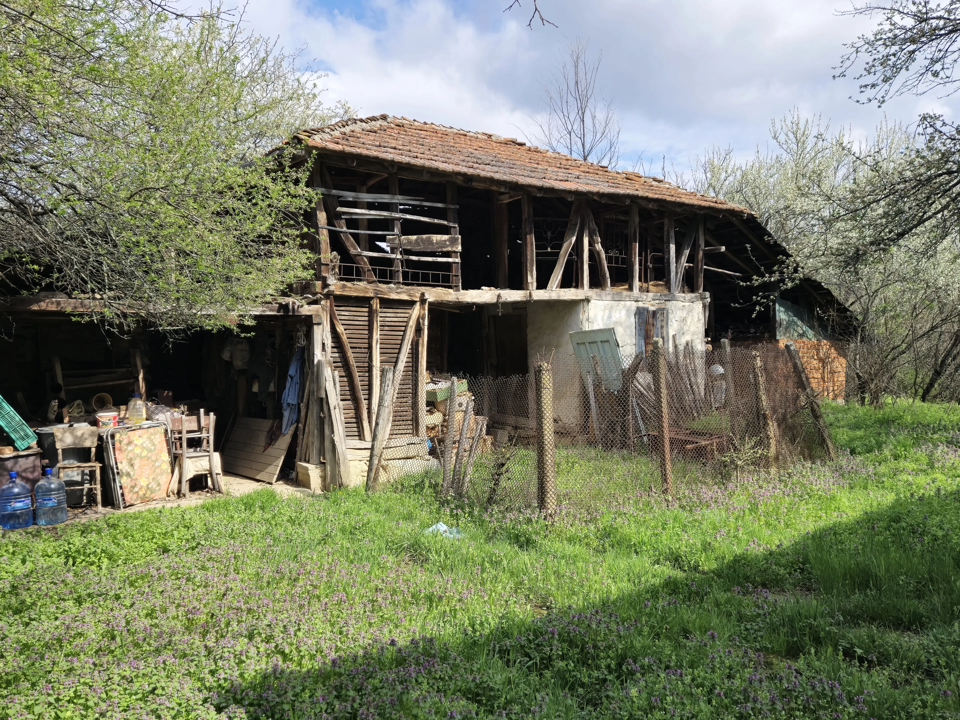 Balkan-stijl klassiek huis, schuur en 2 percelen totaal 1.478 m² in Tsar Petrovo - Bulgarije