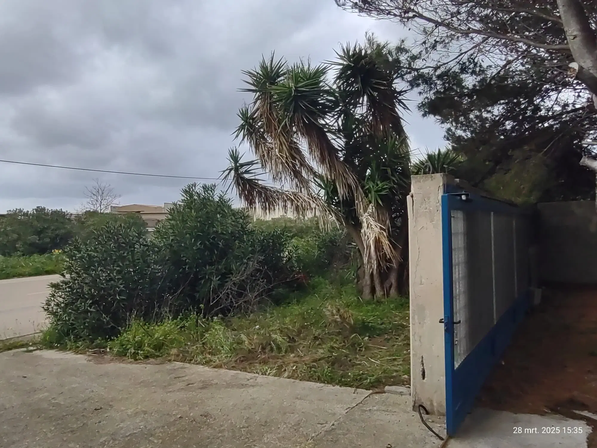 Industrieterrein met loods in het havengebied van Porto Torres (SS), Sardinië - Italië - 2021