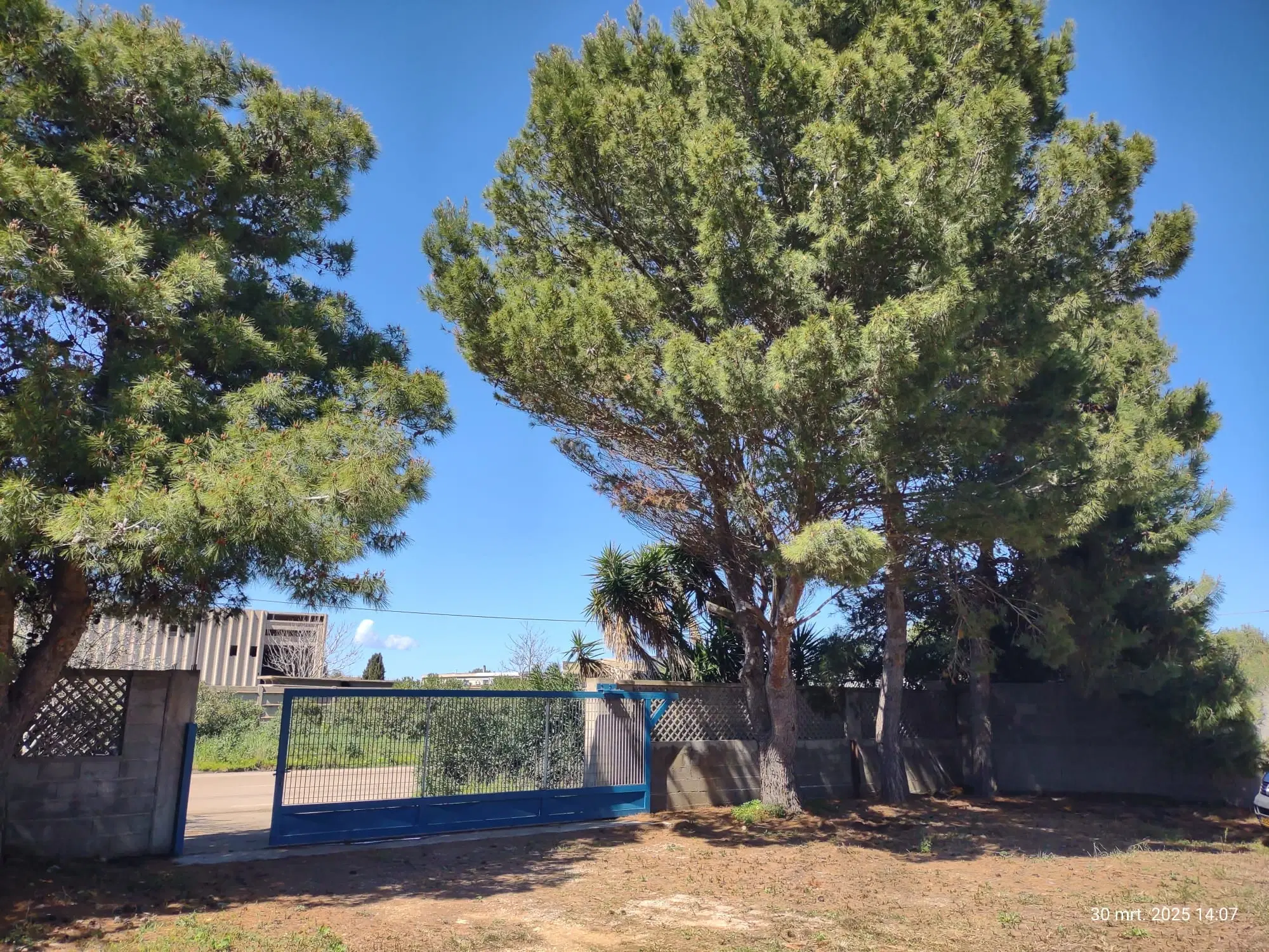 Industrieterrein met loods in het havengebied van Porto Torres (SS), Sardinië - Italië - 2021