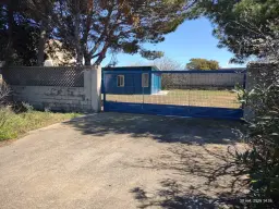 Industrieterrein met loods in het havengebied van Porto Torres (SS), Sardinië - Italië - 2021