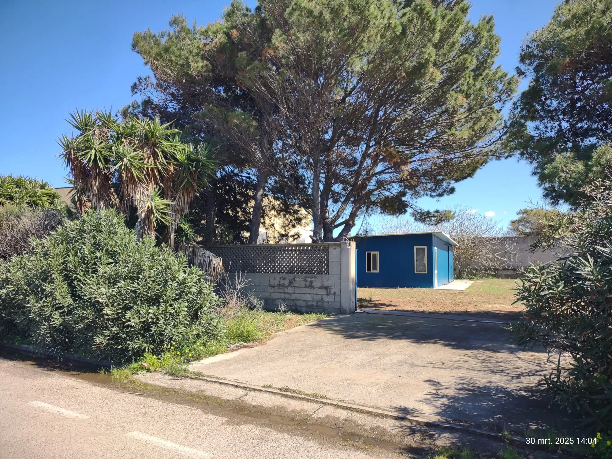 Industrieterrein met loods in het havengebied van Porto Torres (SS), Sardinië - Italië - 2021