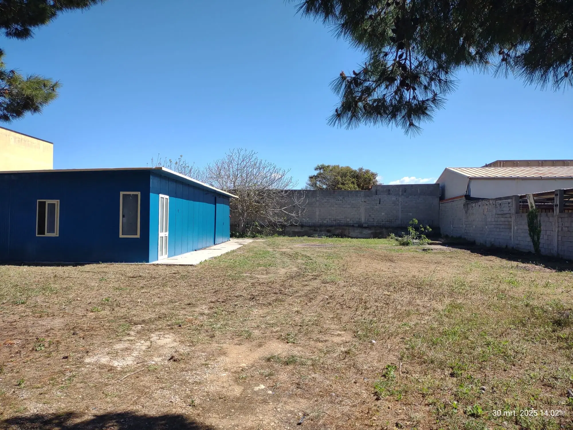 Industrieterrein met loods in het havengebied van Porto Torres (SS), Sardinië - Italië - 2021