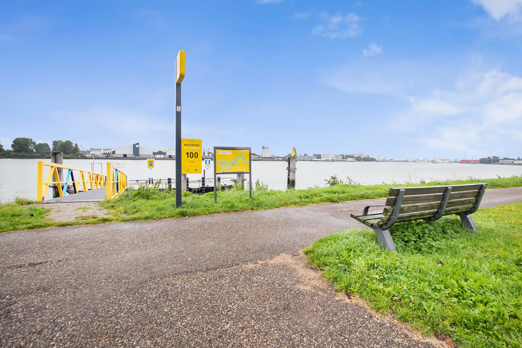 Pernis Rotterdam, Pernisser Molenweg 2