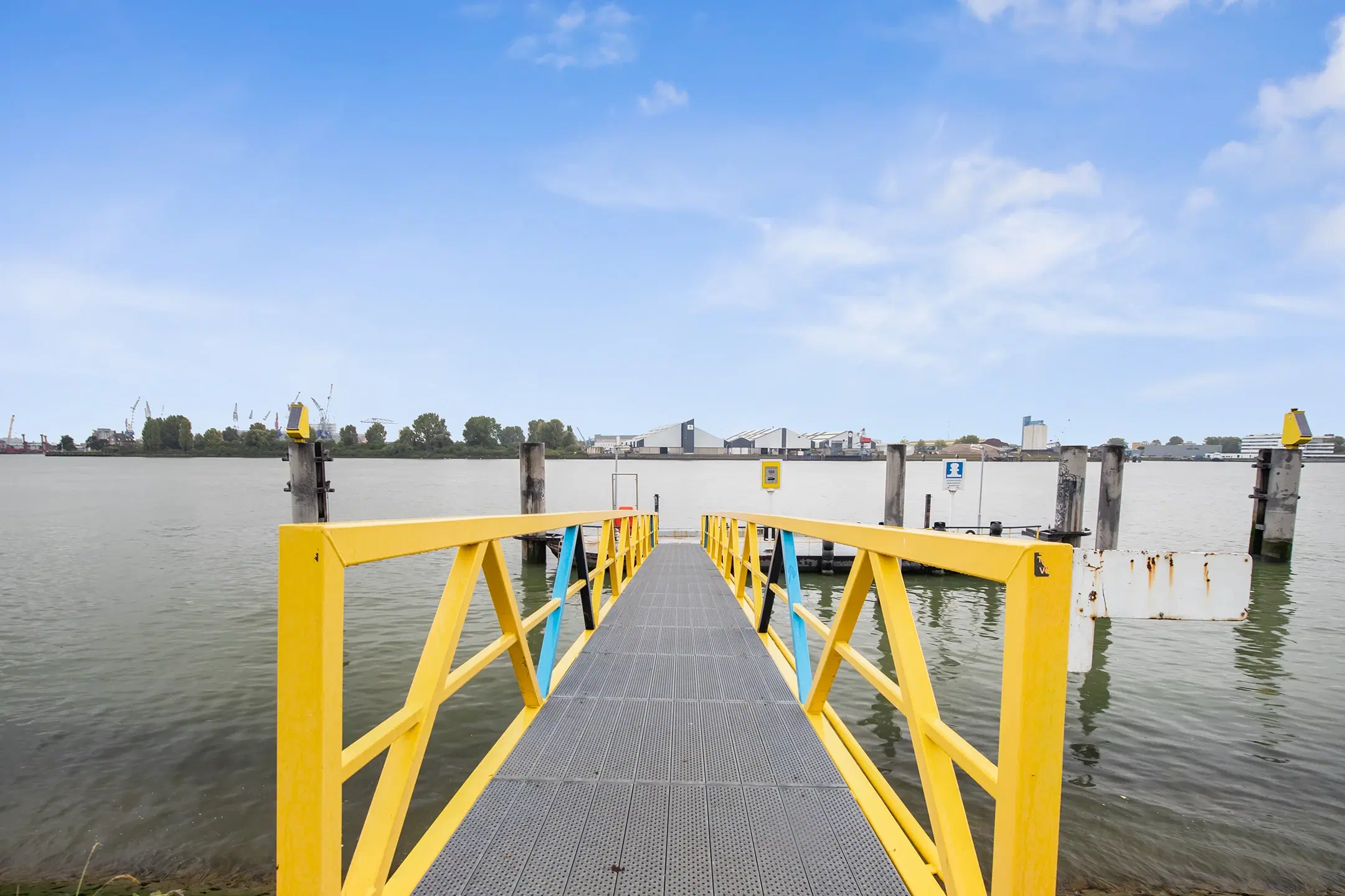 Pernis Rotterdam, Pernisser Molenweg 2