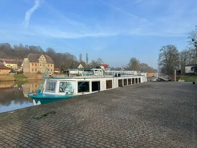 Perceel ca. 1,5 ha met karakteristieke spoorbrug in Oderberg, Berlijn - Duitsland
